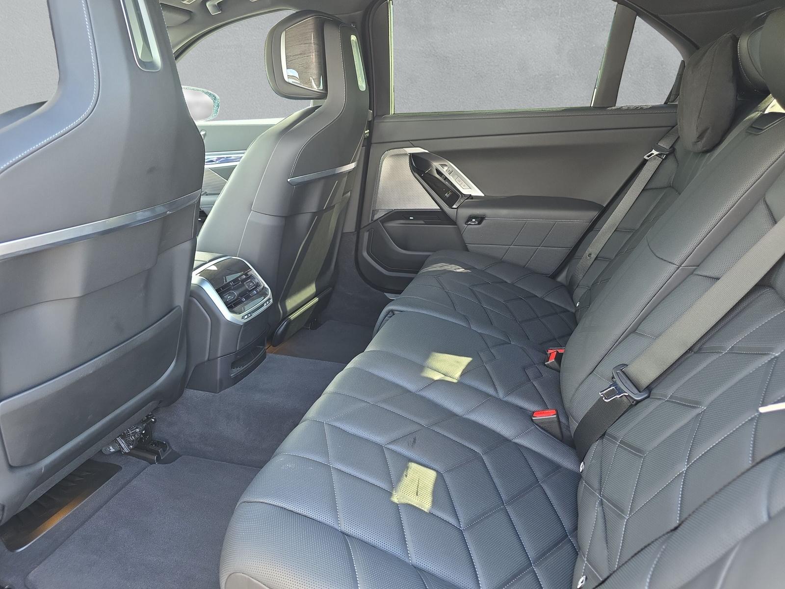 BMW i7 eDrive50 G70 (CH) -image-12
