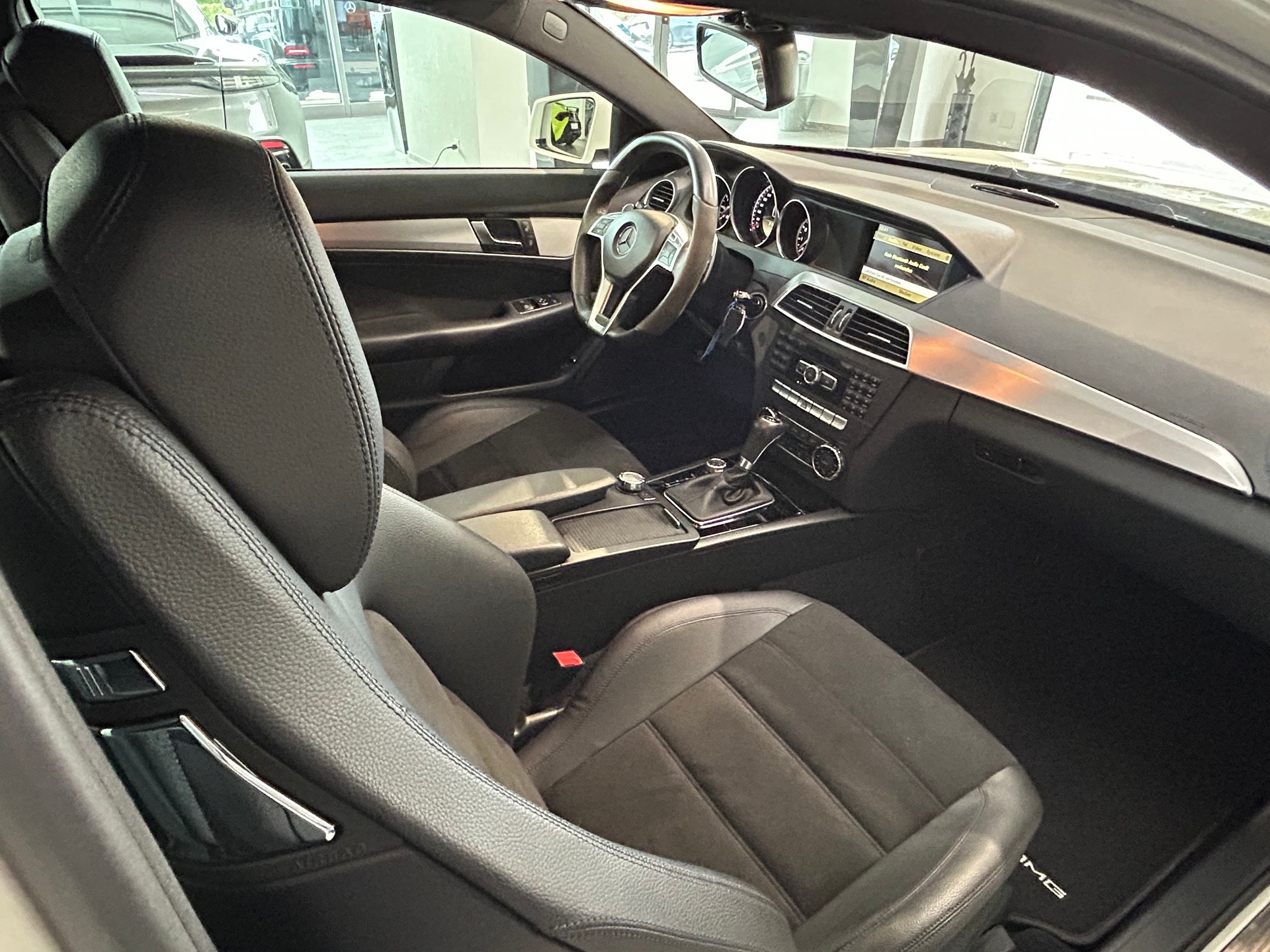 MERCEDES-BENZ C 63 Coupé AMG Speedshift MCT-image-12