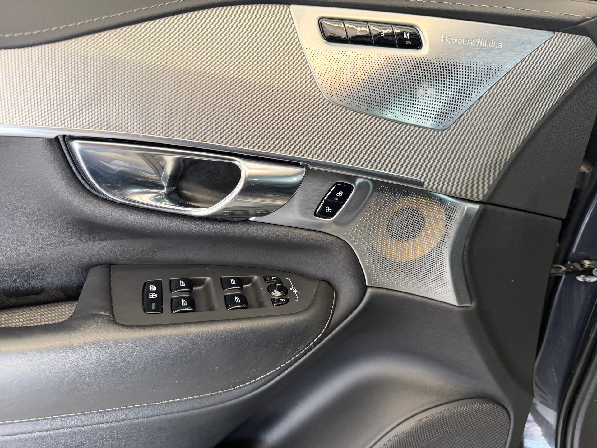 VOLVO XC90 T8 eAWD R-Design Geartronic-image-14