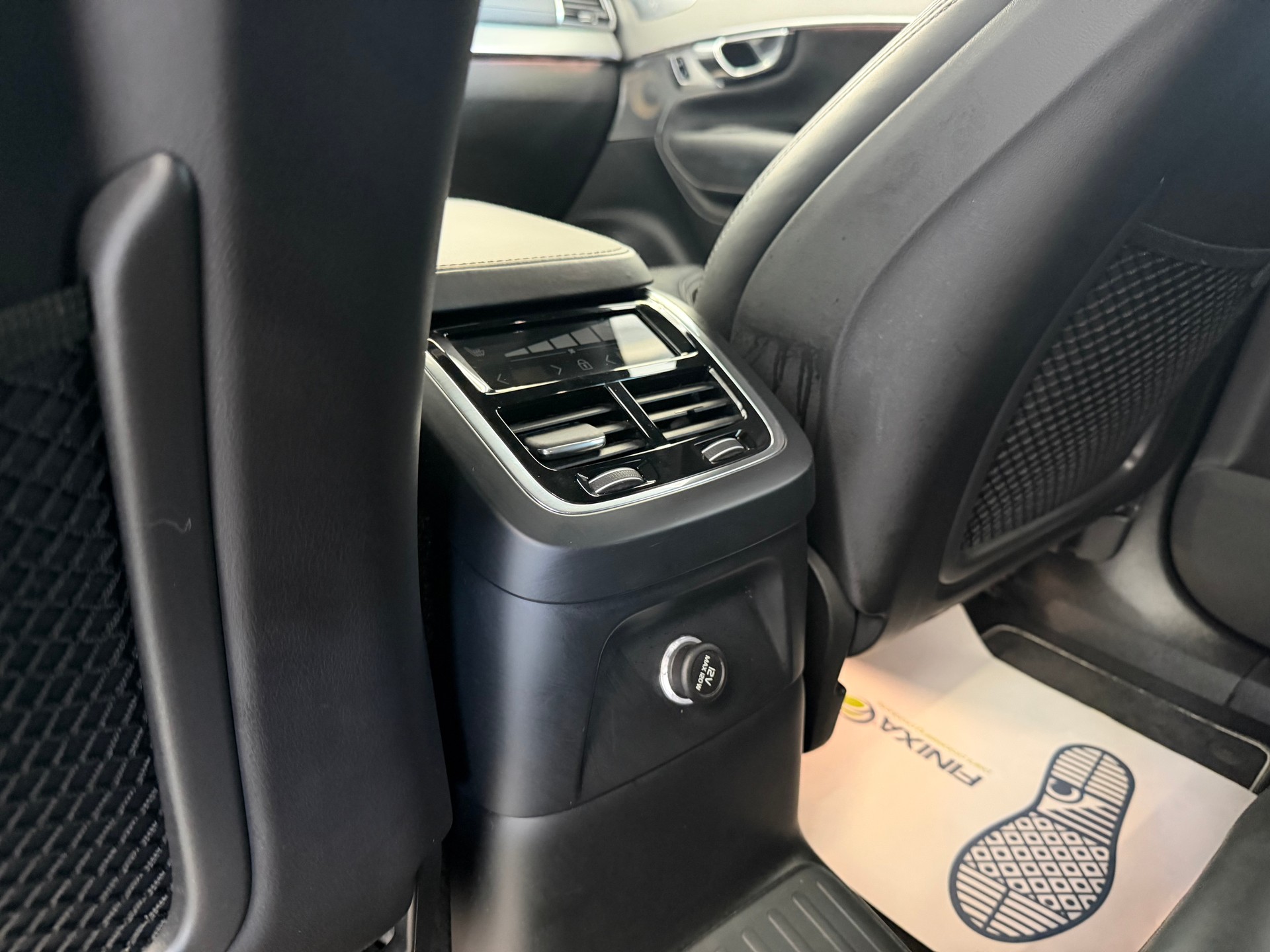 VOLVO XC90 T8 eAWD R-Design Geartronic-image-15