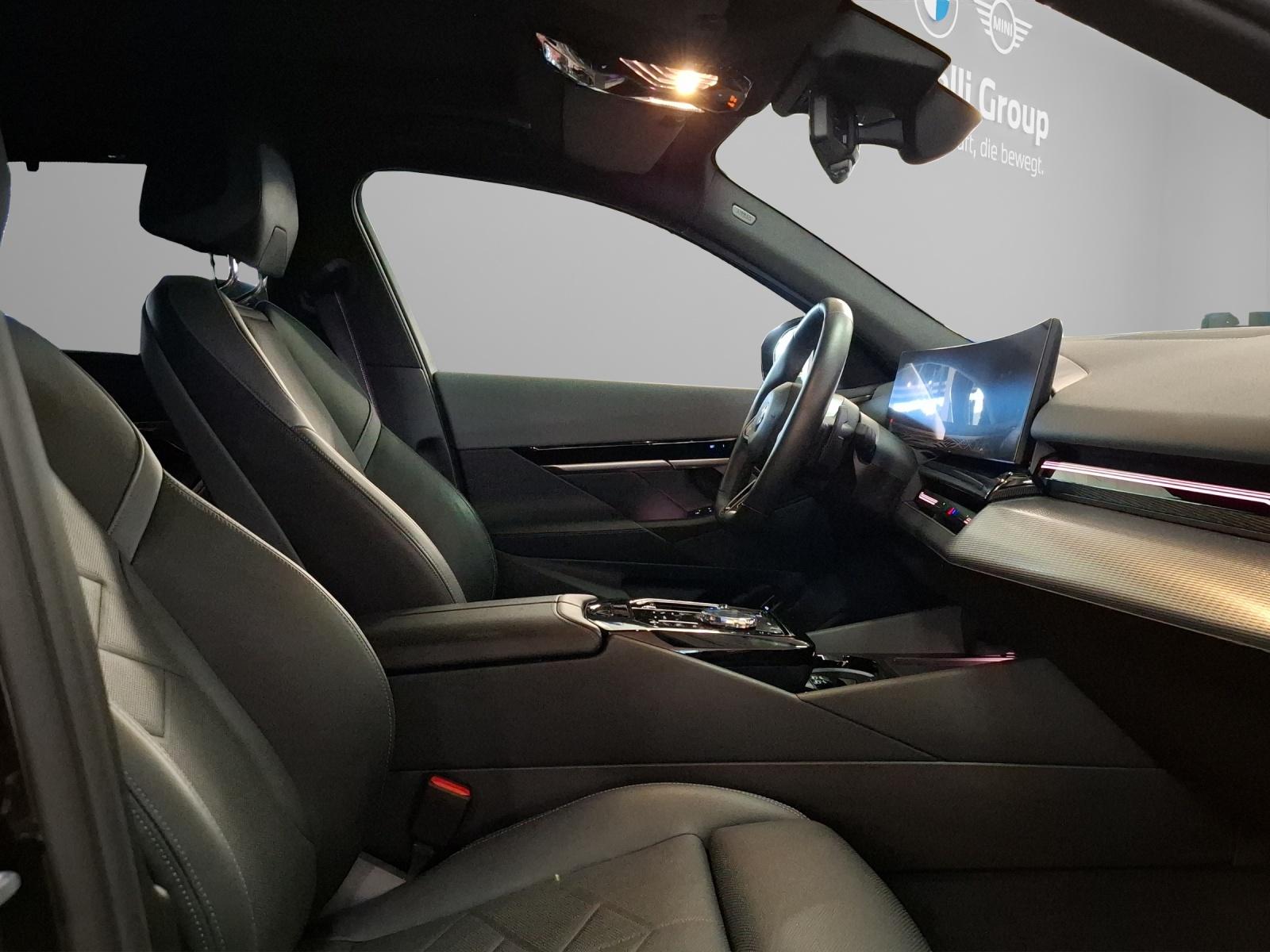BMW 520d xDrive Touring-image-19