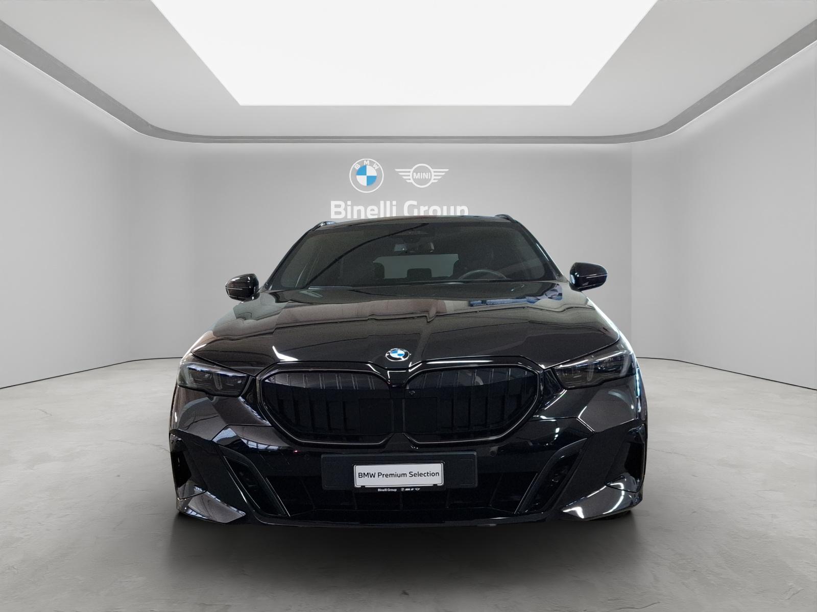 BMW 520d xDrive Touring-showroom-element-1