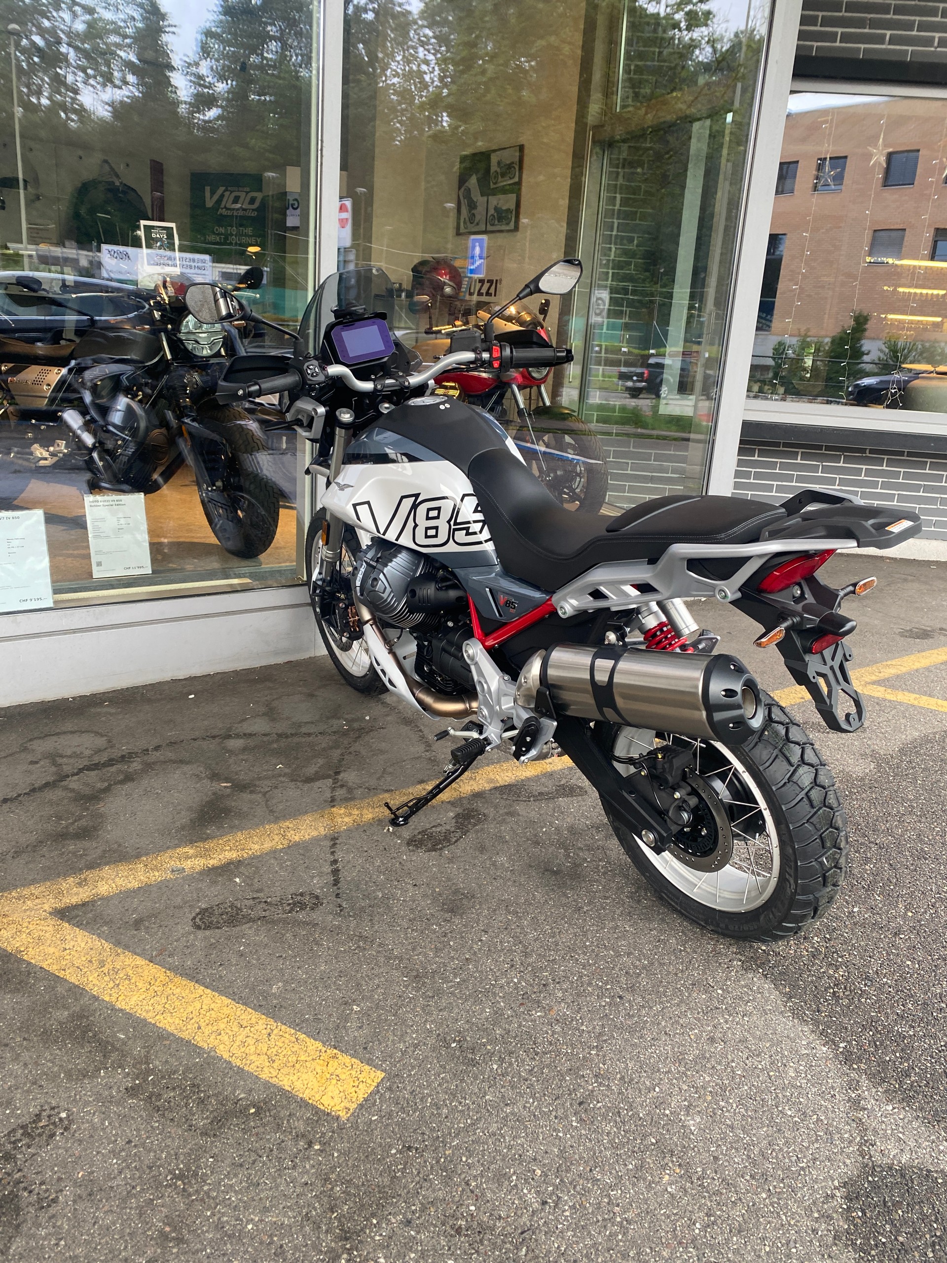 MOTO GUZZI V85 TT E5+-image-10