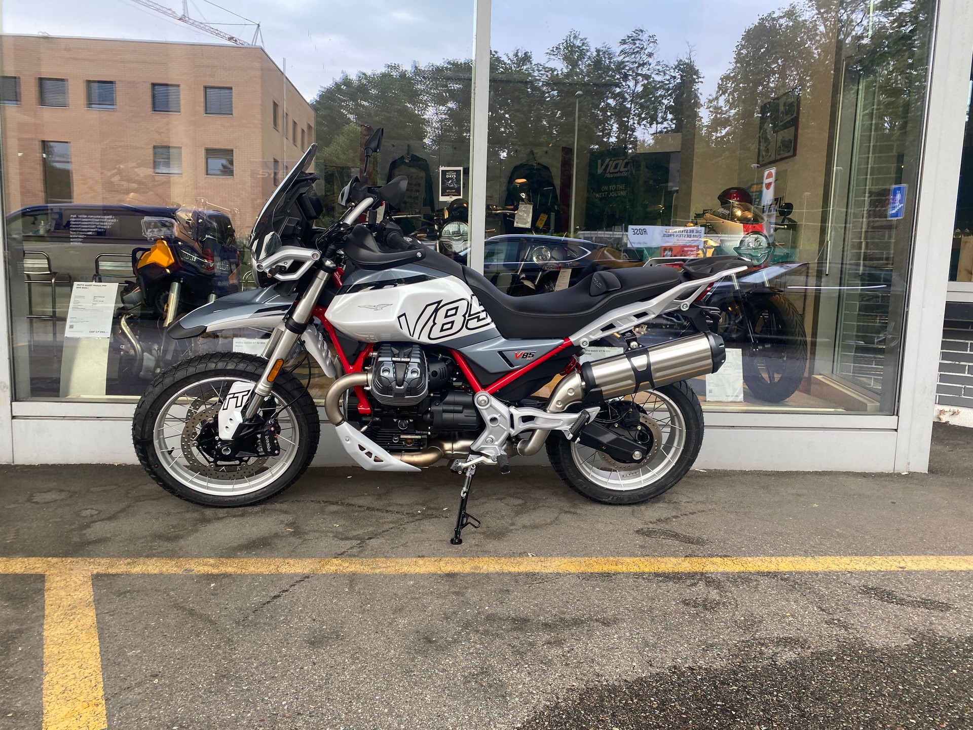 MOTO GUZZI V85 TT E5+-image-8