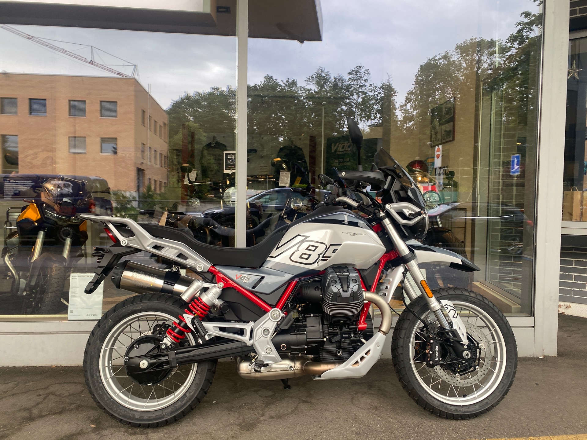 MOTO GUZZI V85 TT E5+-image-1