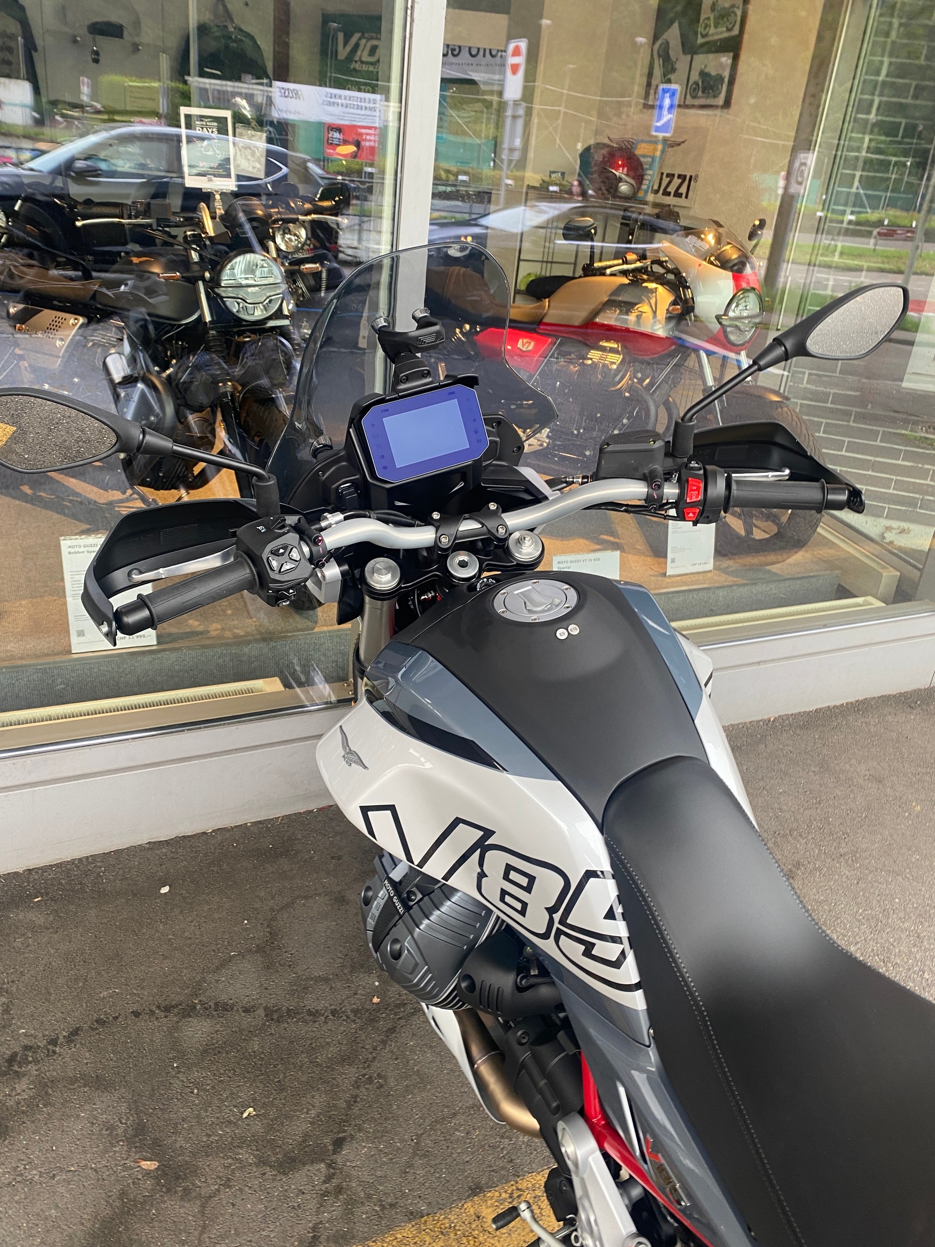 MOTO GUZZI V85 TT E5+-image-13