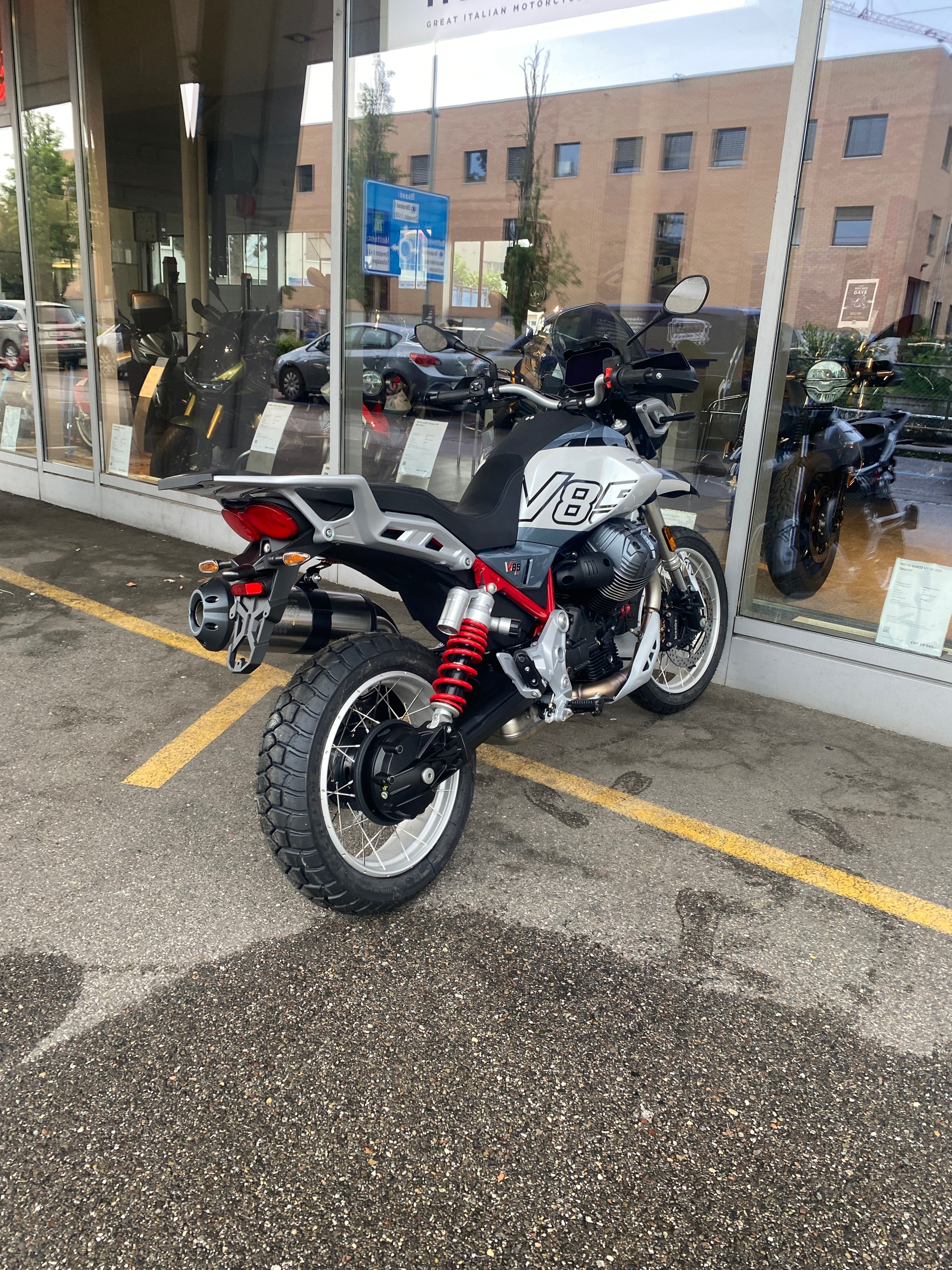 MOTO GUZZI V85 TT E5+-image-12