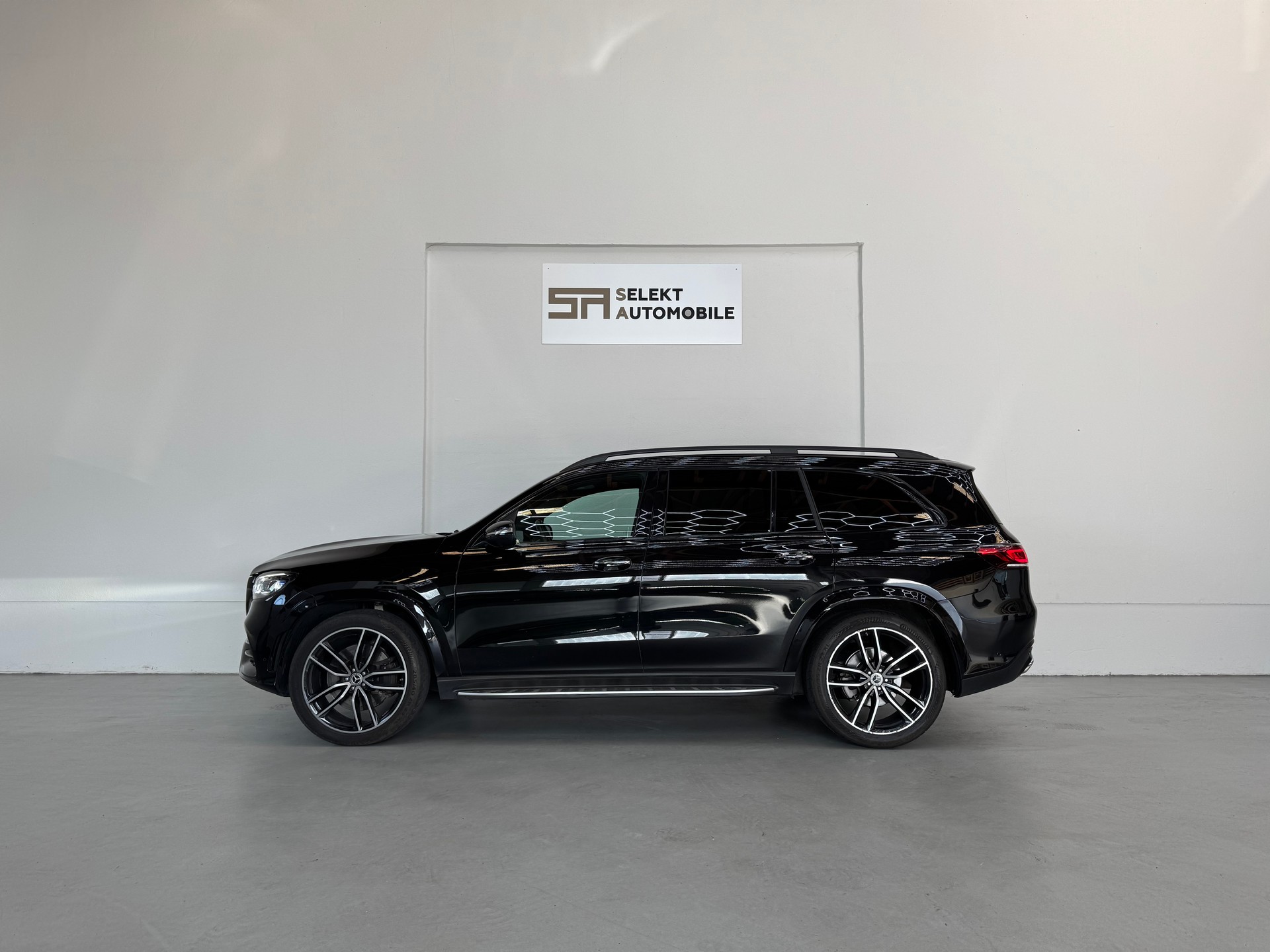 MERCEDES-BENZ GLS 350 d AMG Line 4Matic 9G-Tronic-showroom-element-3
