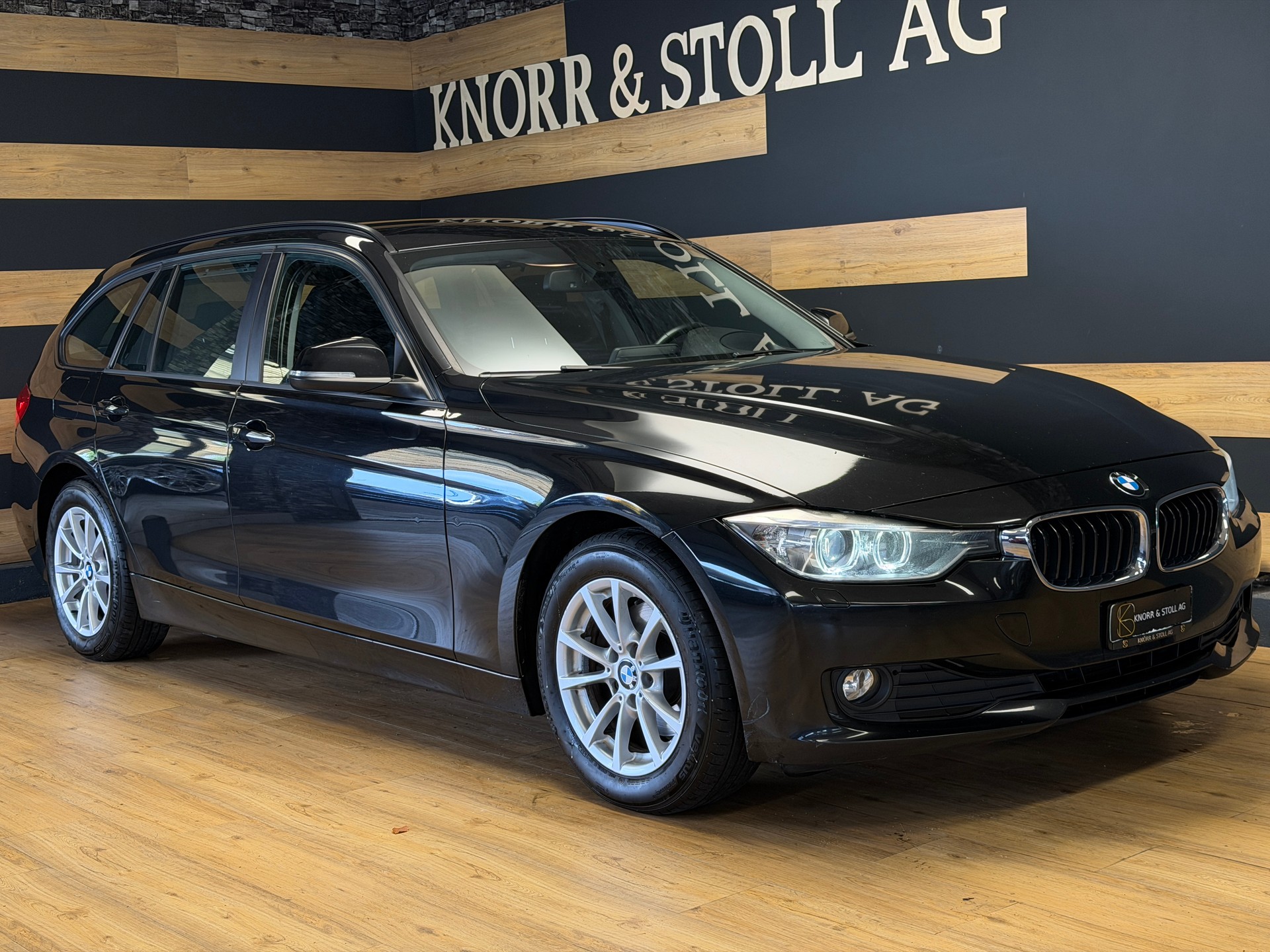 BMW 320d Touring Steptronic-showroom-element-2