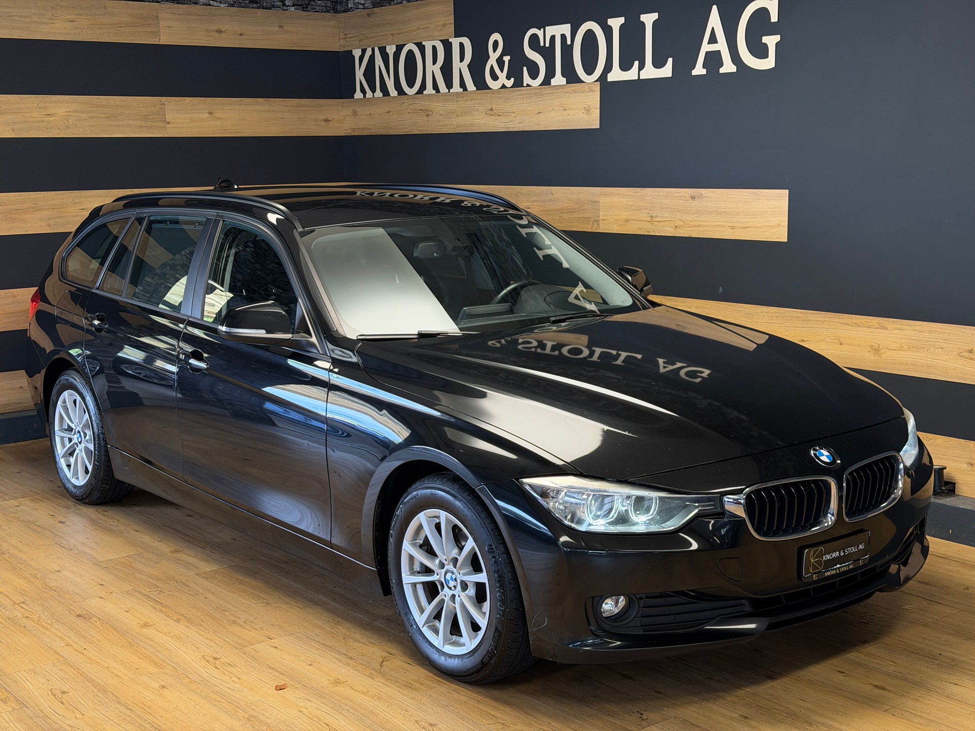 BMW 320d Touring Steptronic-showroom-element-3