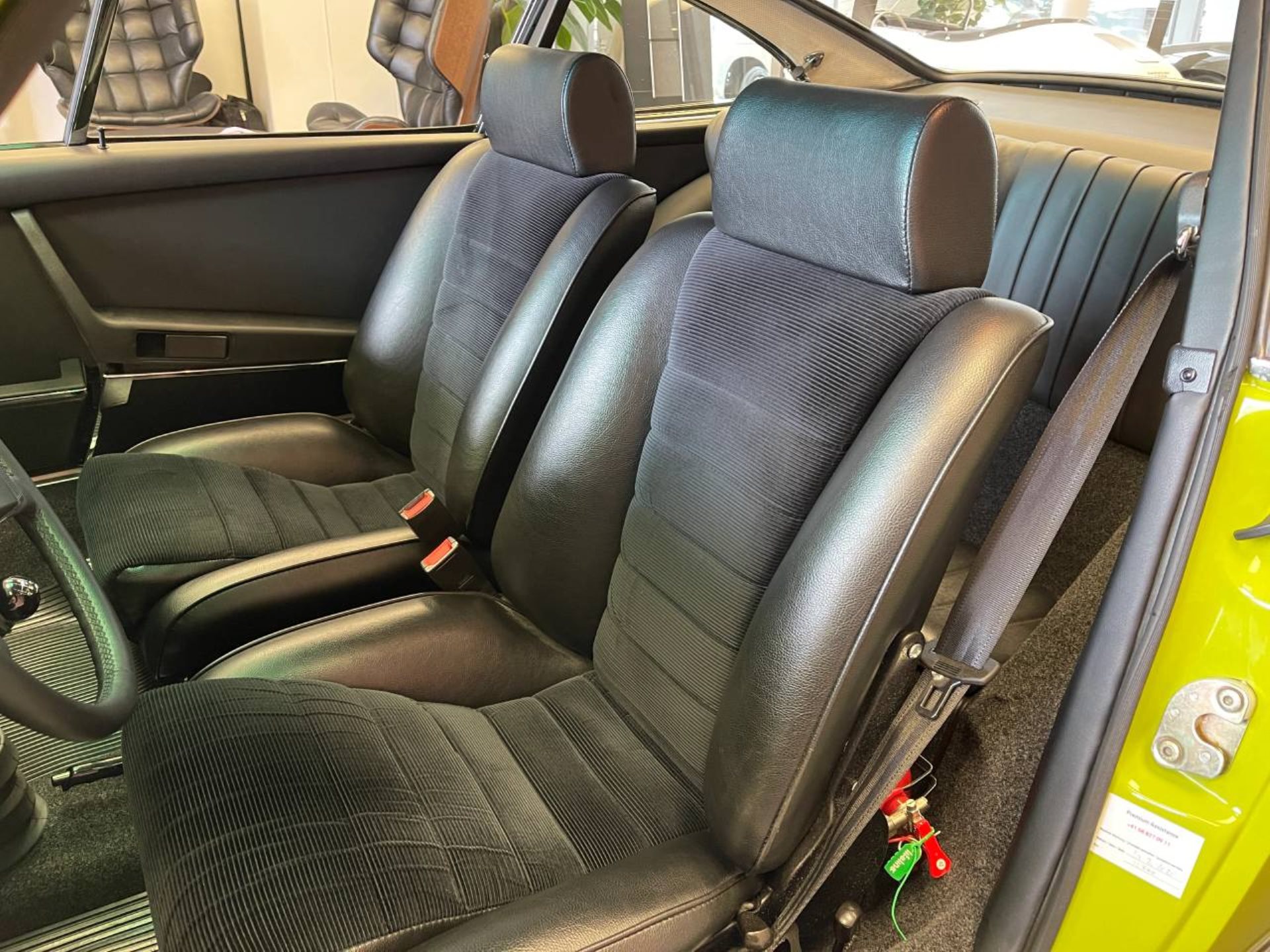 PORSCHE 911 E 2.4 Coupé-showroom-element-3