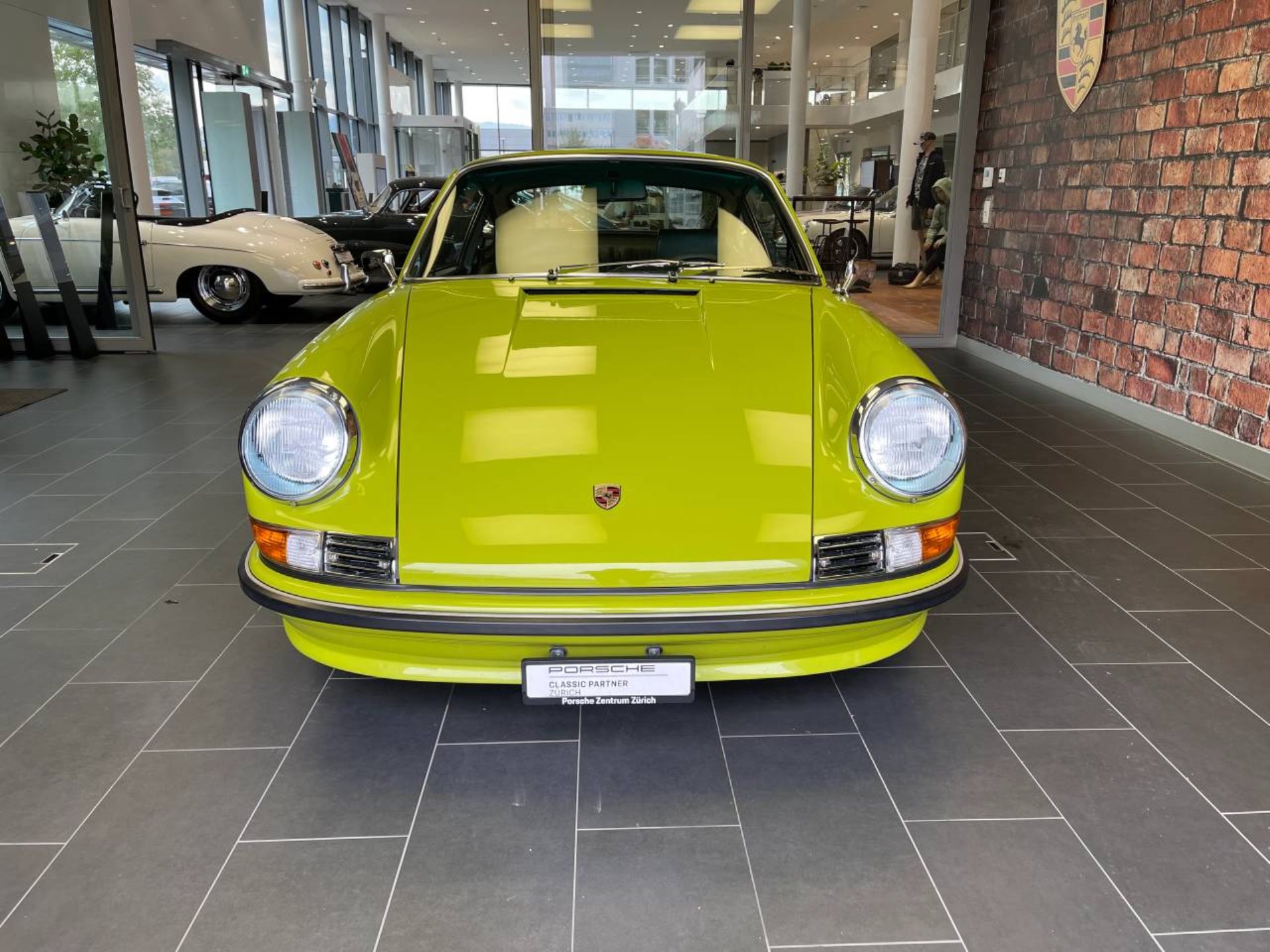PORSCHE 911 E 2.4 Coupé-showroom-element-2