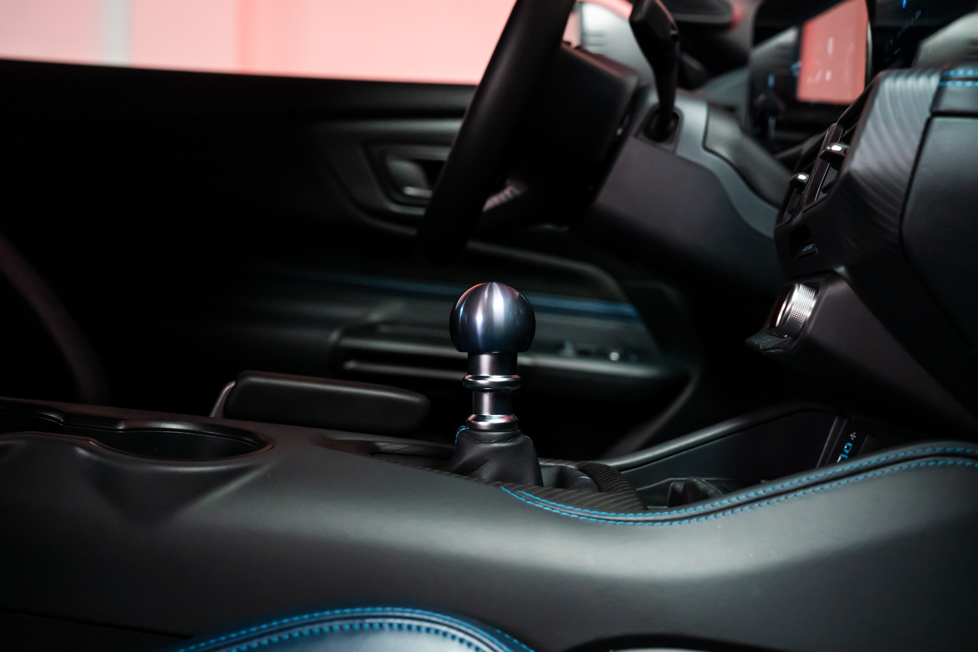 FORD Mustang Coupé 5.0 V8 Dark Horse / CH-Fahrzeug / Rückfahrkamera-image-25