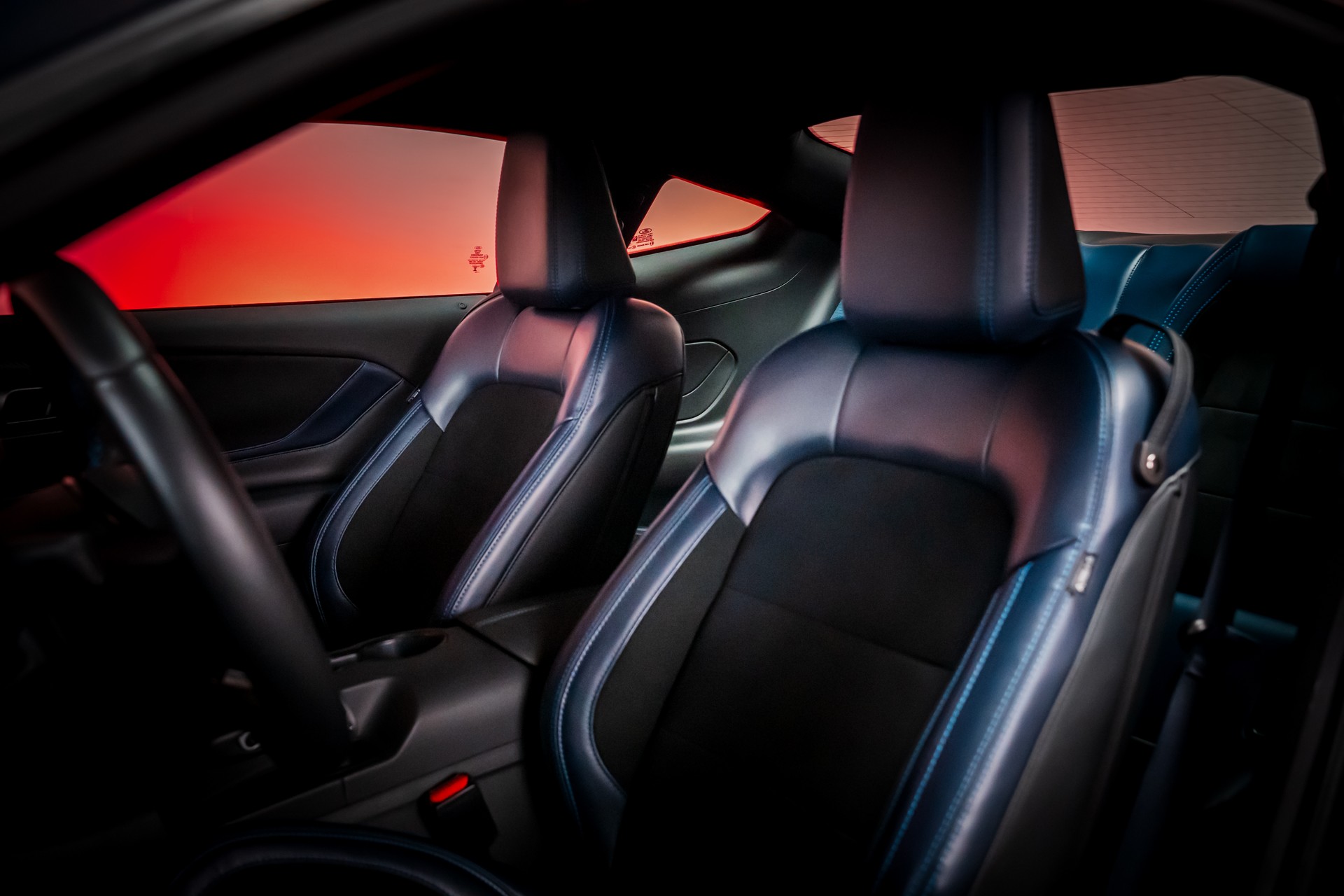 FORD Mustang Coupé 5.0 V8 Dark Horse / CH-Fahrzeug / Rückfahrkamera-image-20