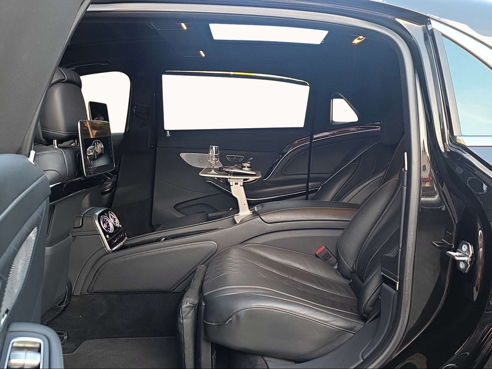 MERCEDES-BENZ S 560 Maybach 4Matic 9G-Tronic-image-16