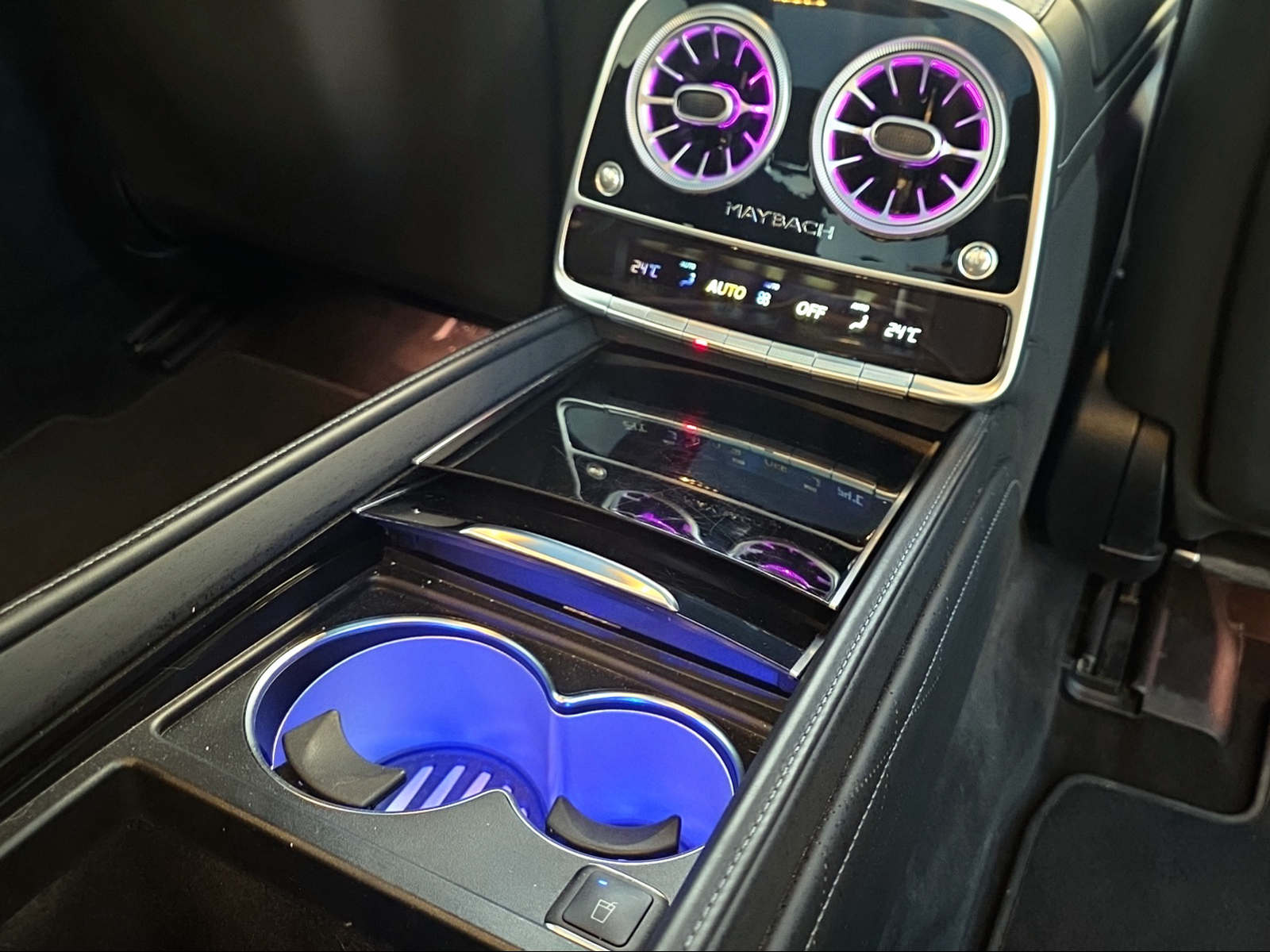 MERCEDES-BENZ S 560 Maybach 4Matic 9G-Tronic-image-19