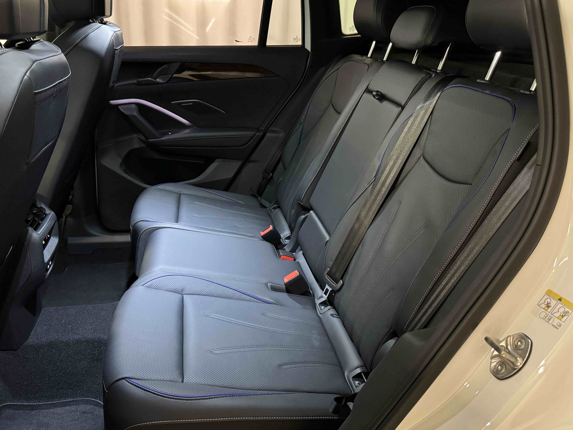 VW Tiguan 2.0 TSI DSG R-Line Plus 4Motion-image-14