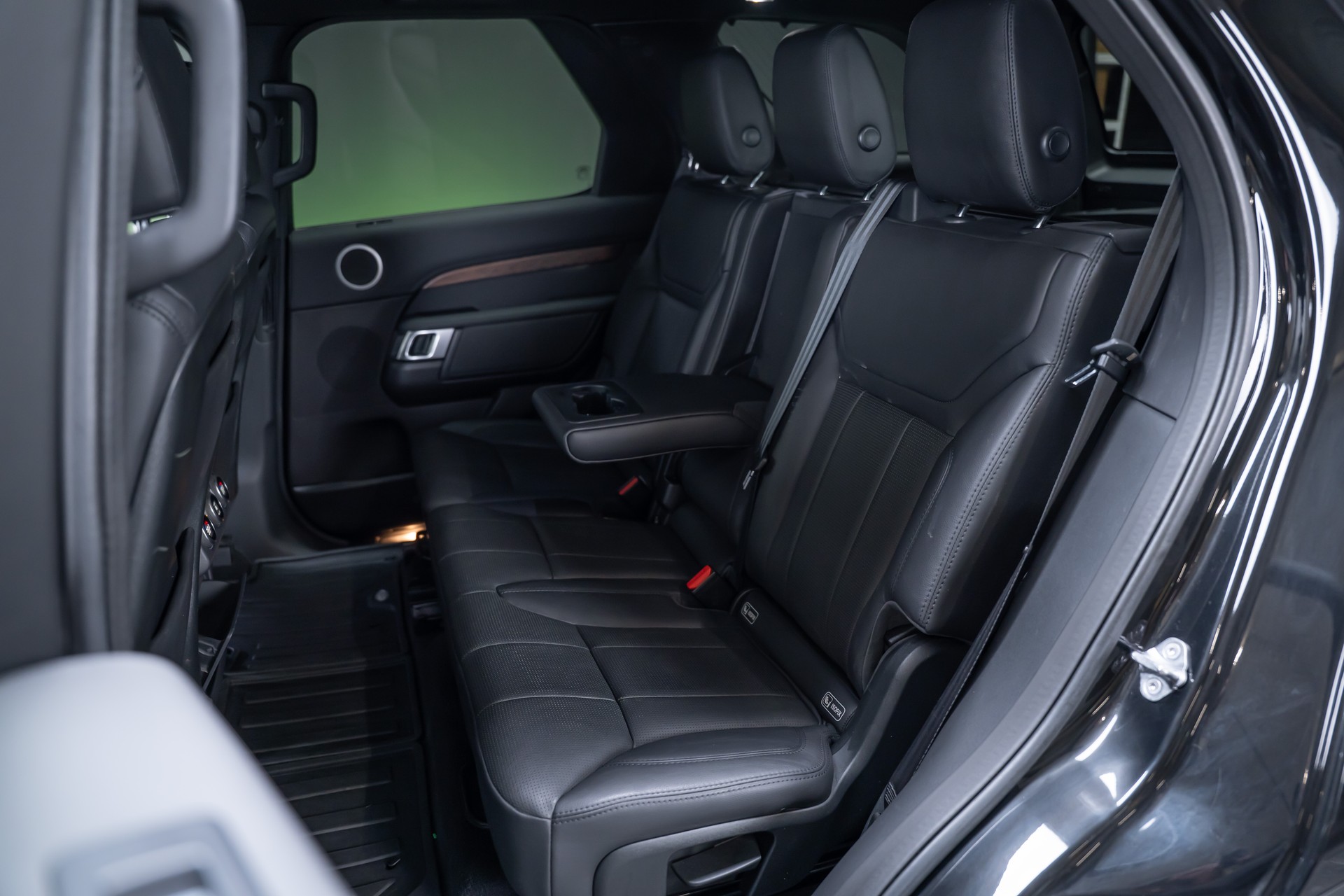 LAND ROVER Discovery 3.0 Si6 HSE / Panorama-Glasdach / Rückfahrkamera / Anhängerkupplung 3.5T-image-16