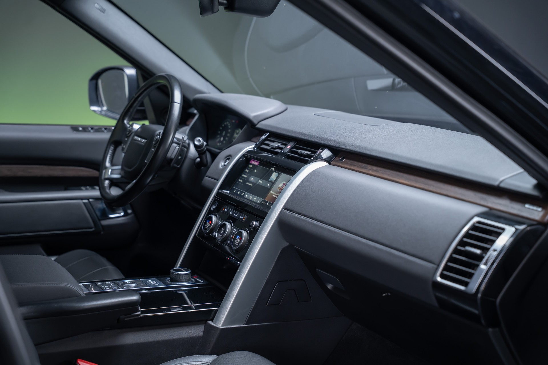 LAND ROVER Discovery 3.0 Si6 HSE / Panorama-Glasdach / Rückfahrkamera / Anhängerkupplung 3.5T-image-21