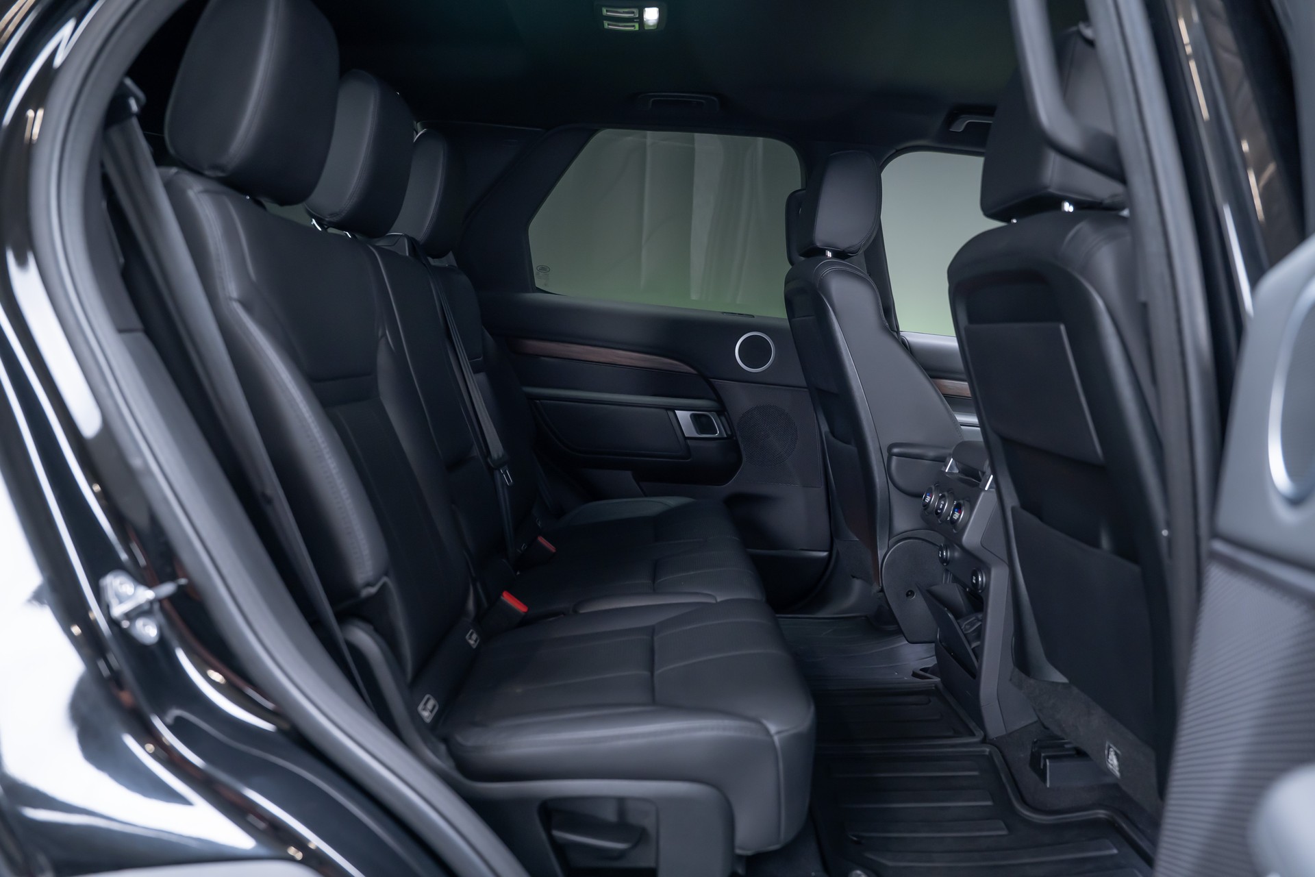 LAND ROVER Discovery 3.0 Si6 HSE / Panorama-Glasdach / Rückfahrkamera / Anhängerkupplung 3.5T-image-18