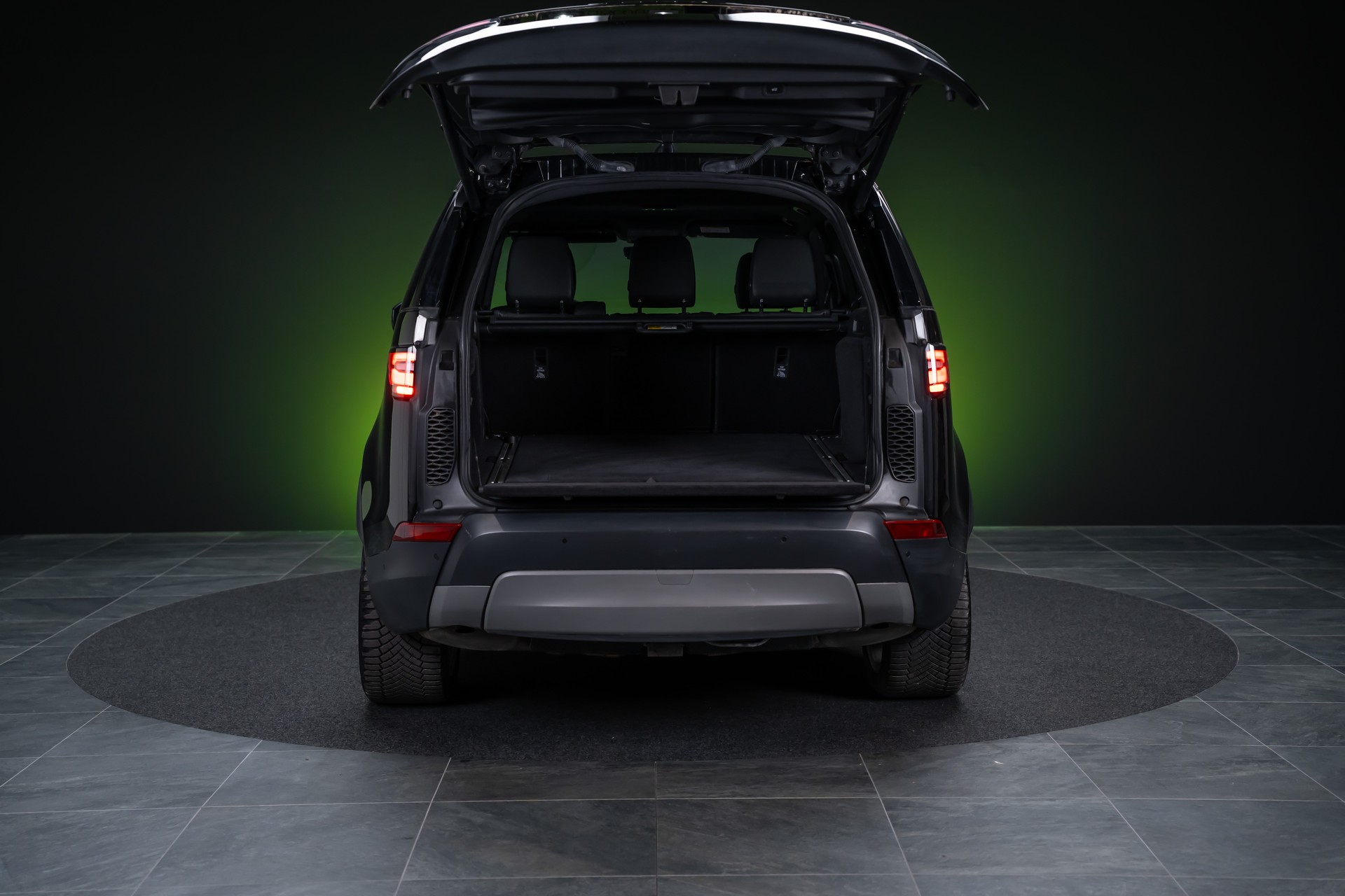 LAND ROVER Discovery 3.0 Si6 HSE / Panorama-Glasdach / Rückfahrkamera / Anhängerkupplung 3.5T-image-6