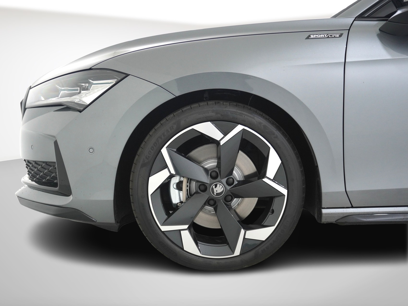 SKODA Superb 2.0 TSI Sportline 4x4 DSG-image-9