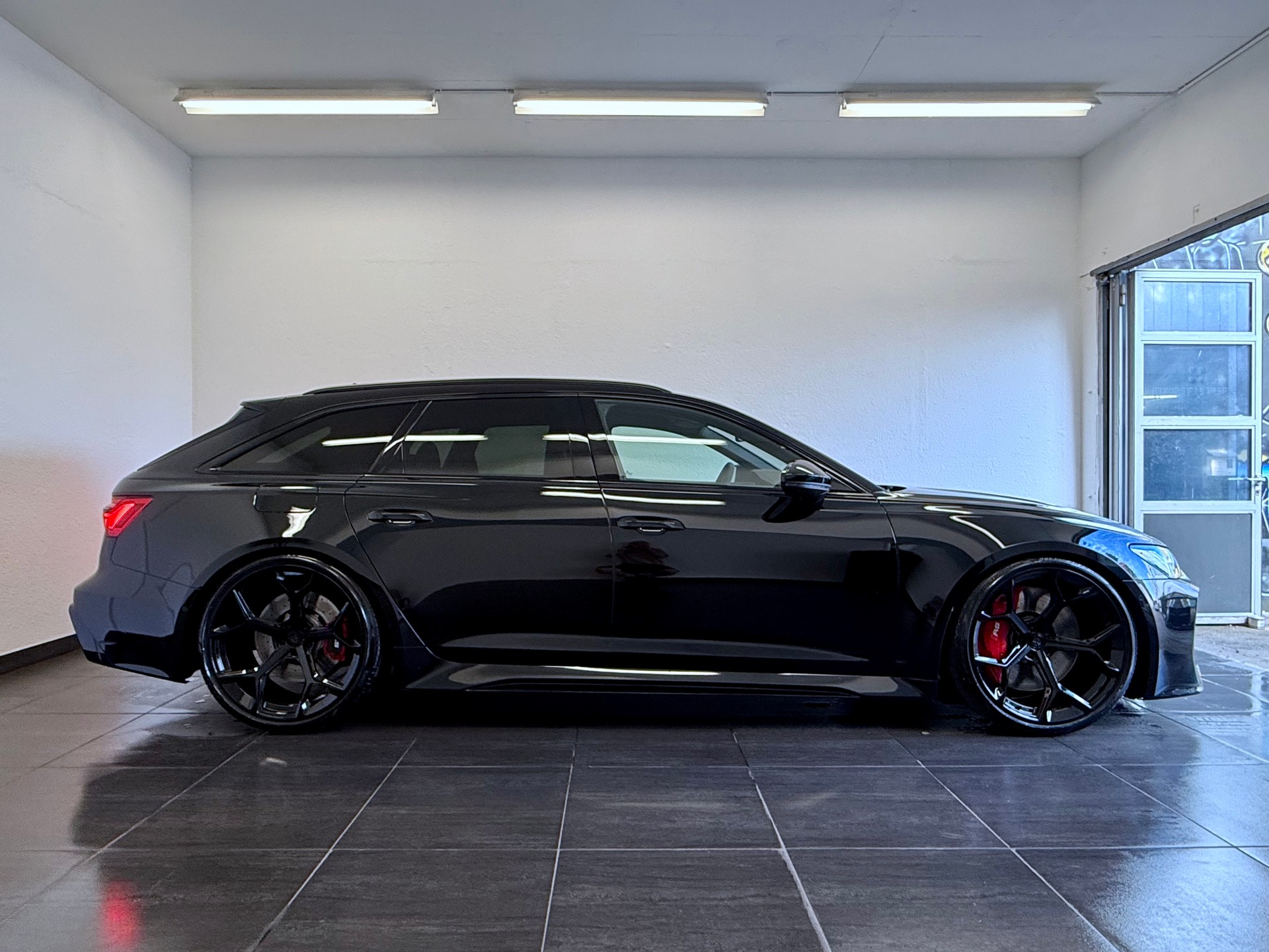 AUDI RS6 Avant 4.0 TFSI V8 quattro "ALL BLACK"-showroom-element-3