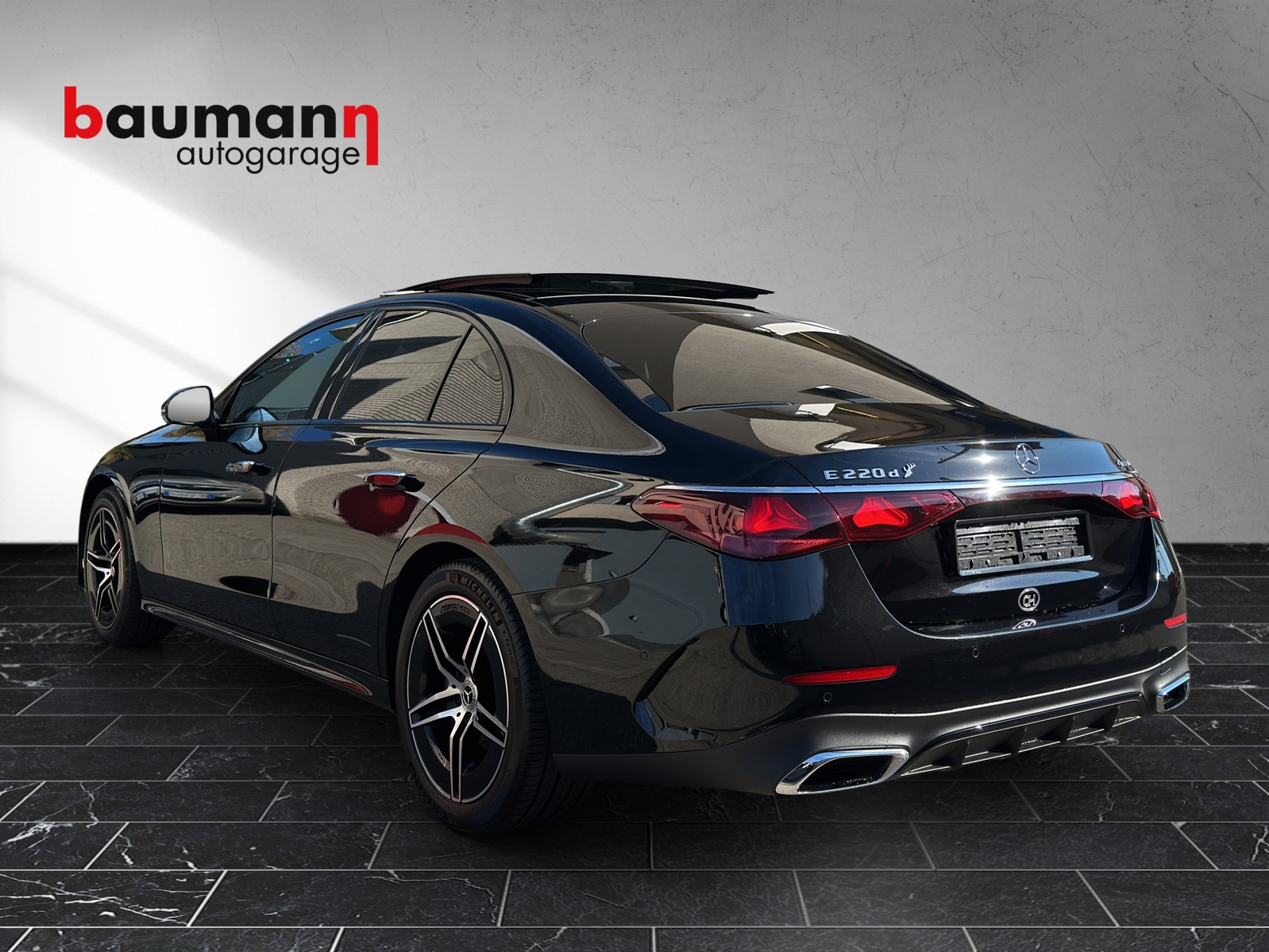 MERCEDES-BENZ E 220 d 4Matic 9G-Tronic-showroom-element-3