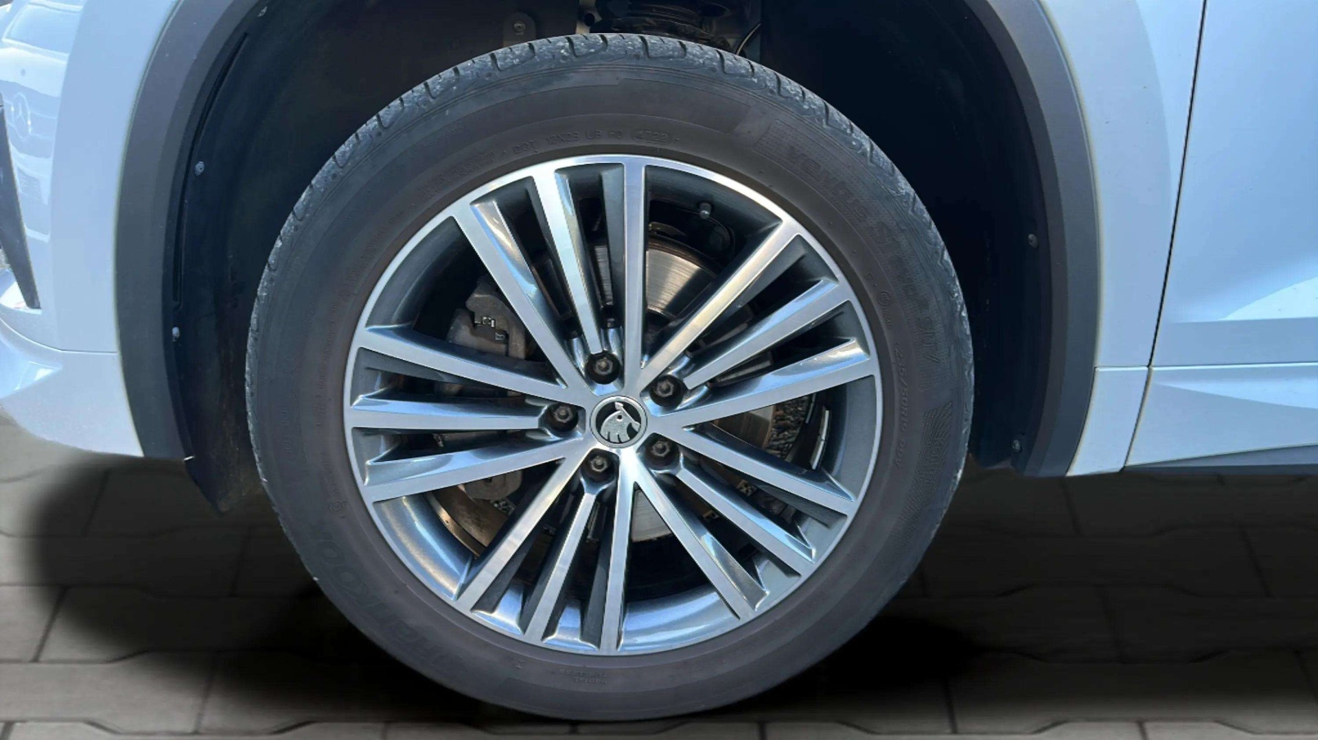 SKODA Kodiaq 2.0 TSI 4x4 L&K mit AHK & Standheizung + Panoramadach-image-21