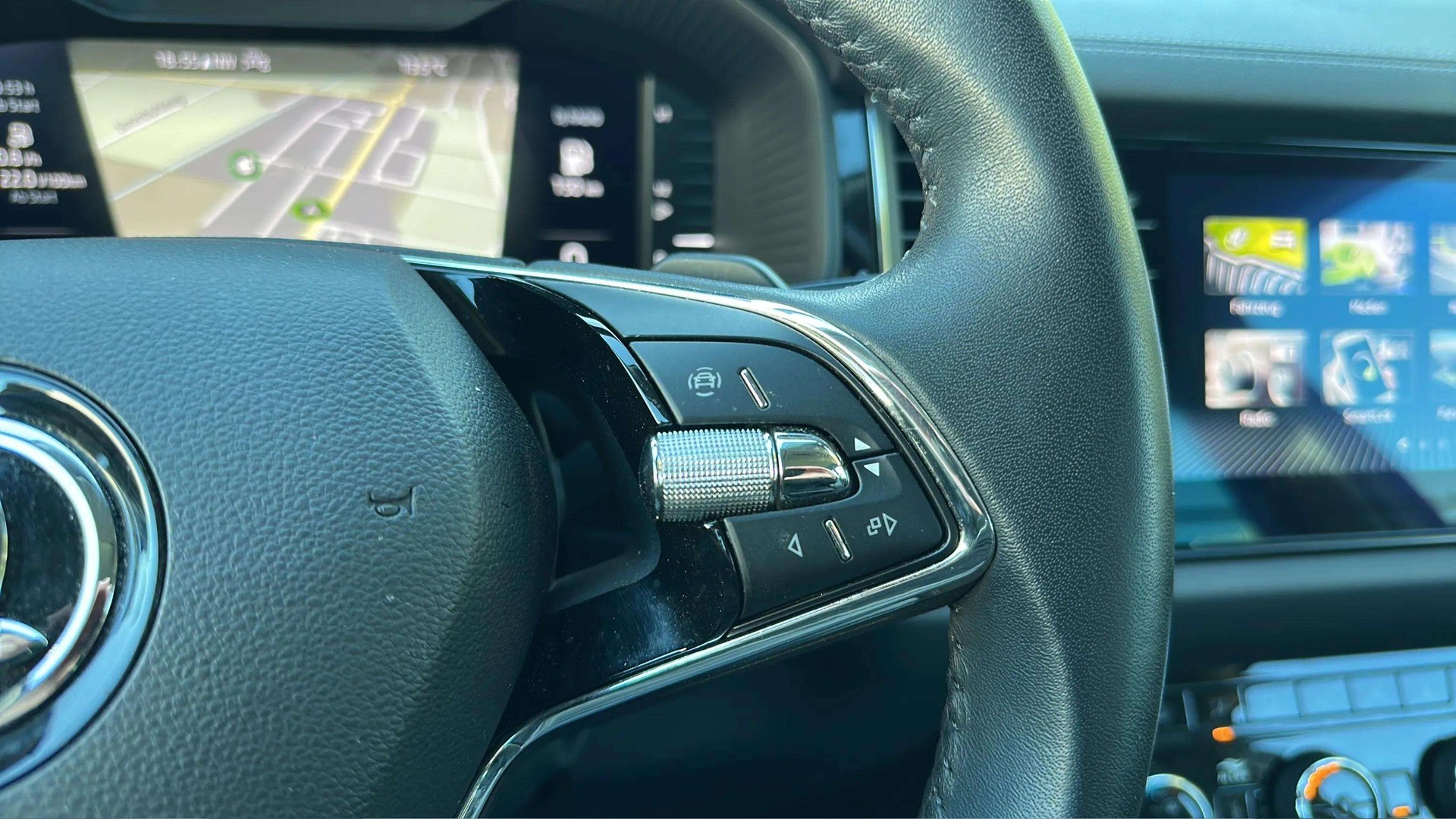 SKODA Kodiaq 2.0 TSI 4x4 L&K mit AHK & Standheizung + Panoramadach-image-17