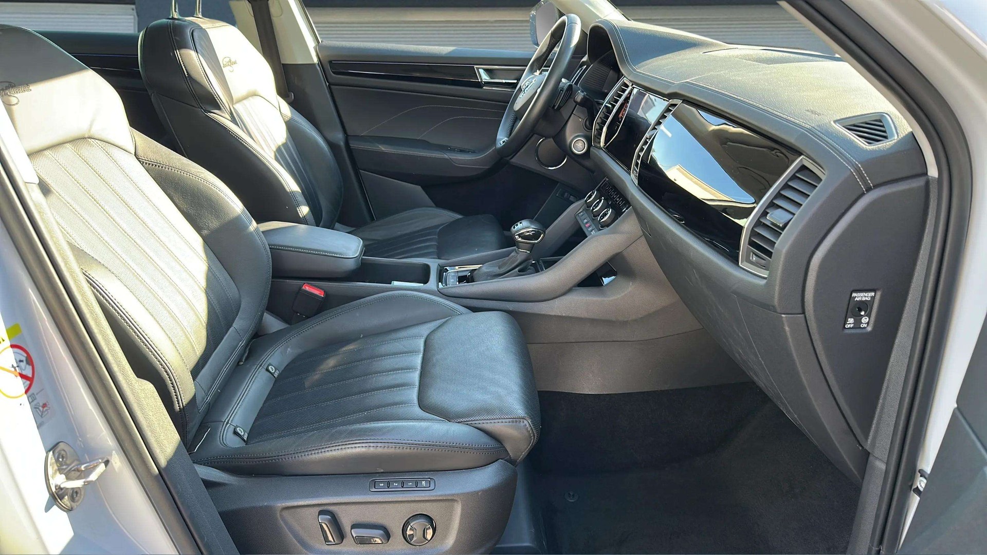 SKODA Kodiaq 2.0 TSI 4x4 L&K mit AHK & Standheizung + Panoramadach-image-10