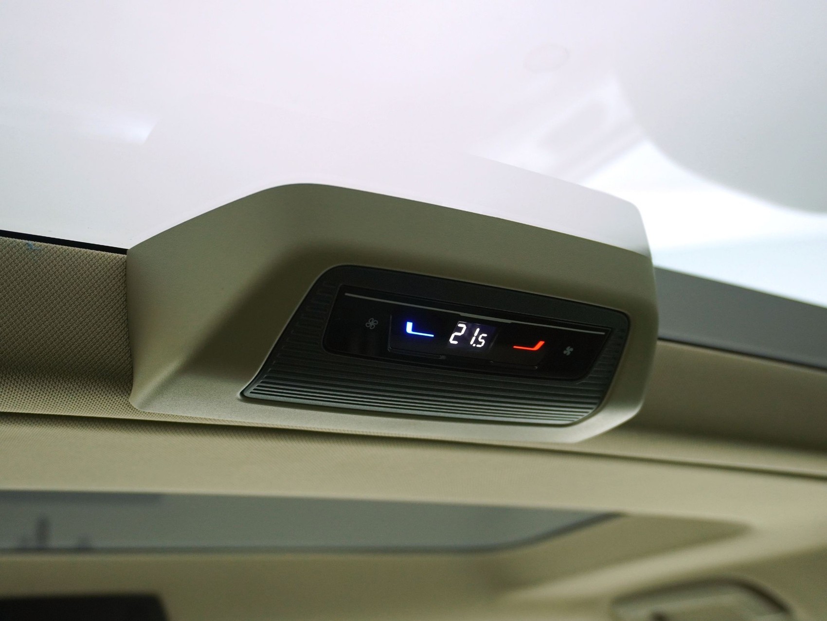 VW T7 Multivan kurz 2.0 TSI DSG Style **VW Werksgarantie bis 04/2027**-image-12