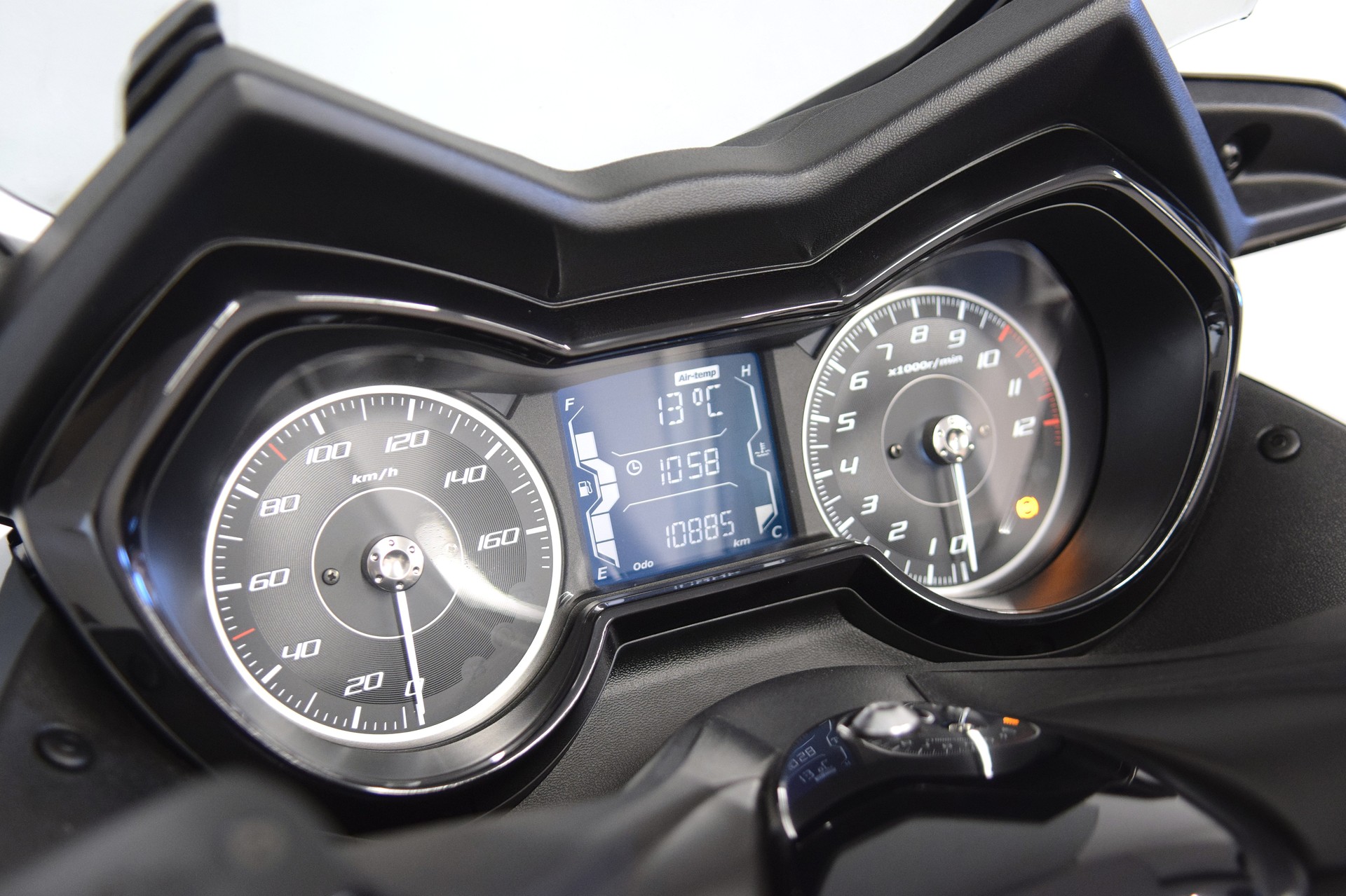 YAMAHA X-Max YP 125 Tech Max-image-4