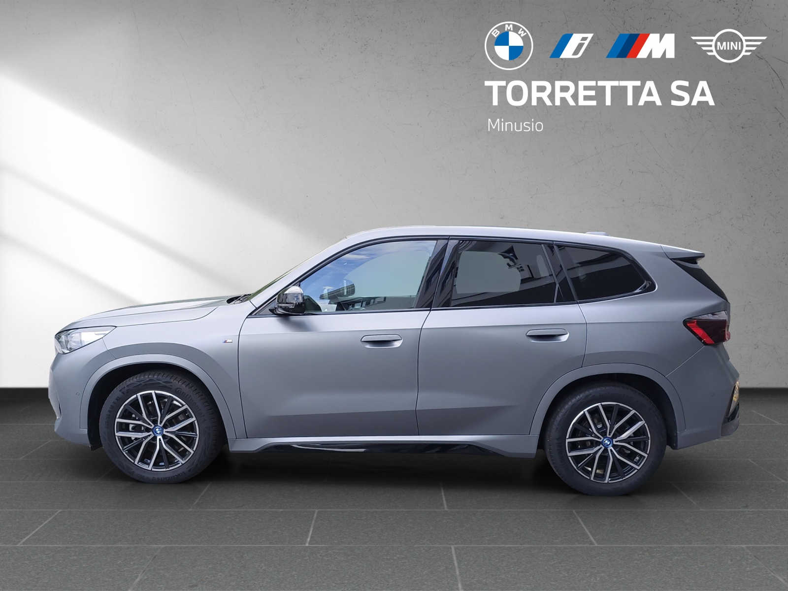 BMW iX1 xDrive 30 M Sport-showroom-element-2
