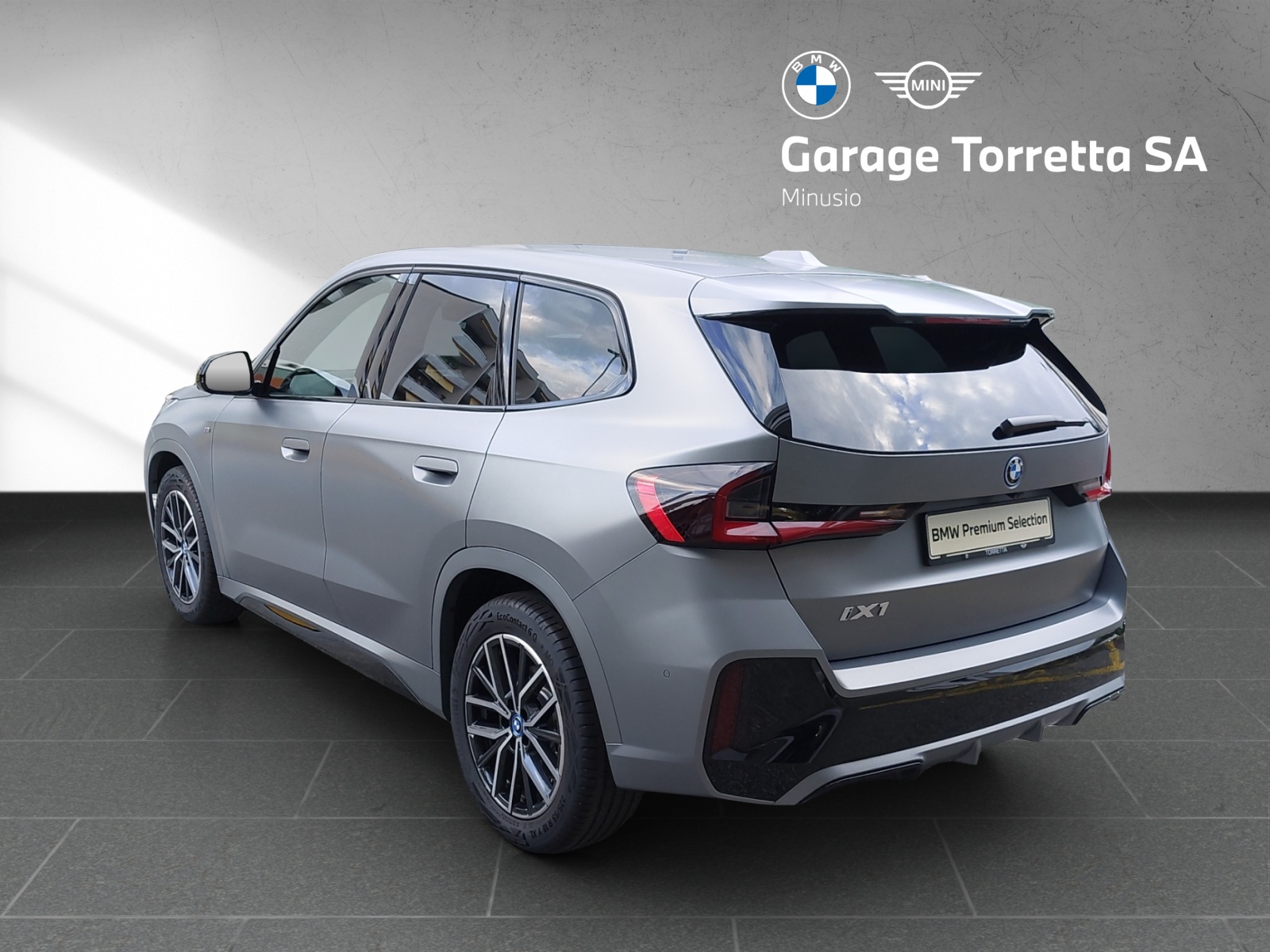 BMW iX1 xDrive 30 M Sport-showroom-element-3