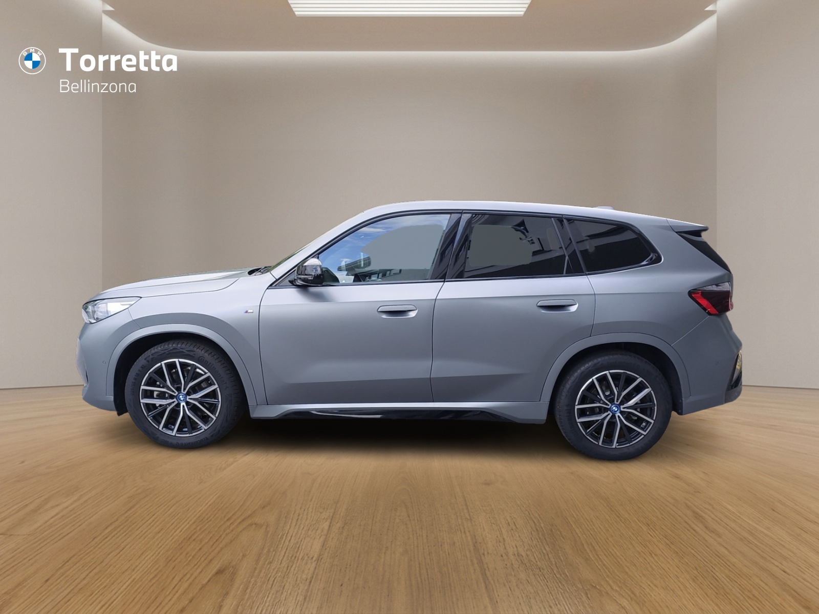 BMW iX1 xDrive 30 M Sport-showroom-element-2