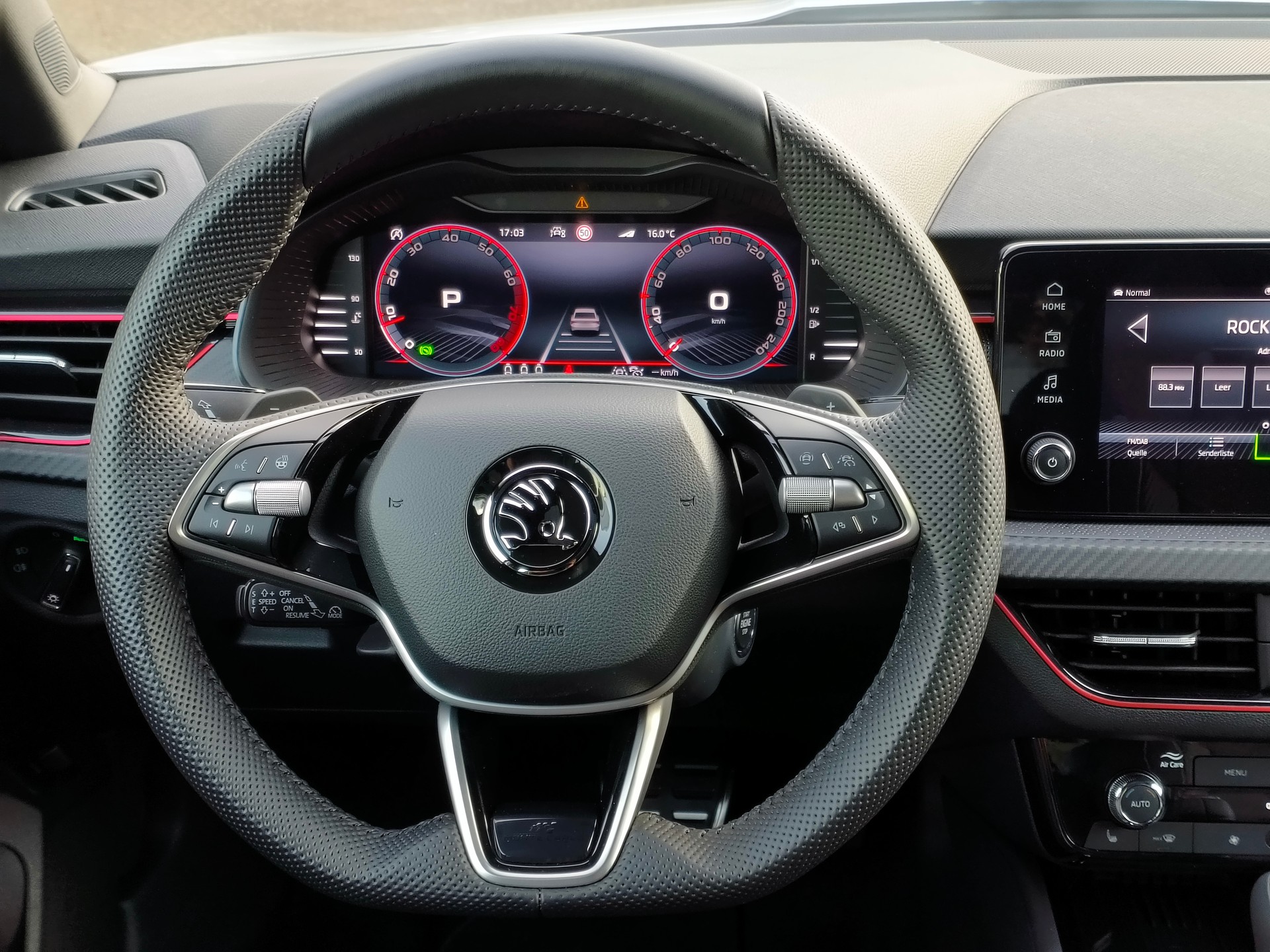 SKODA Kamiq 1.5 TSI Monte Carlo DSG-image-9