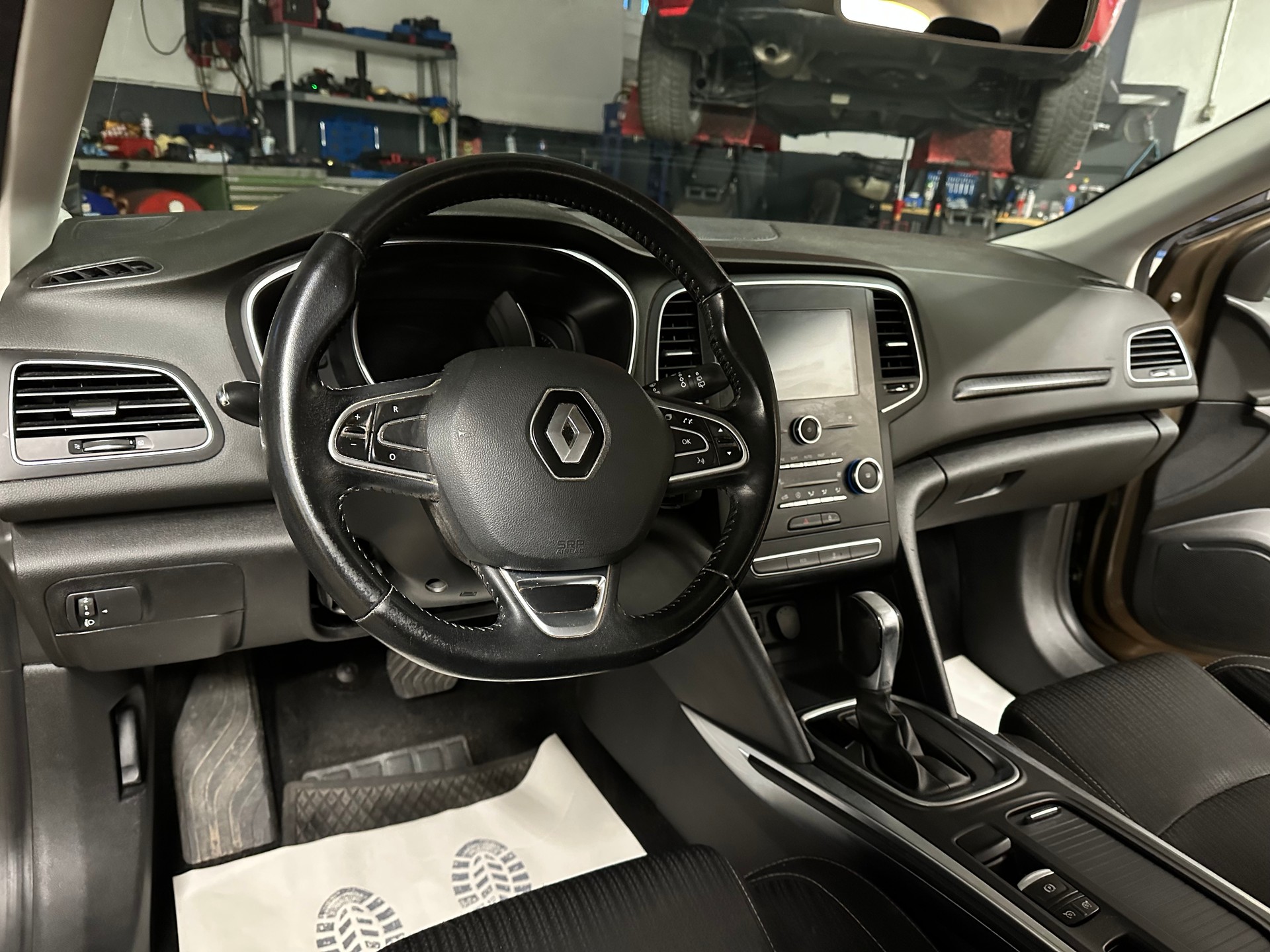 RENAULT Mégane Grandtour 1.2 16V Turbo Bose EDC-image-9