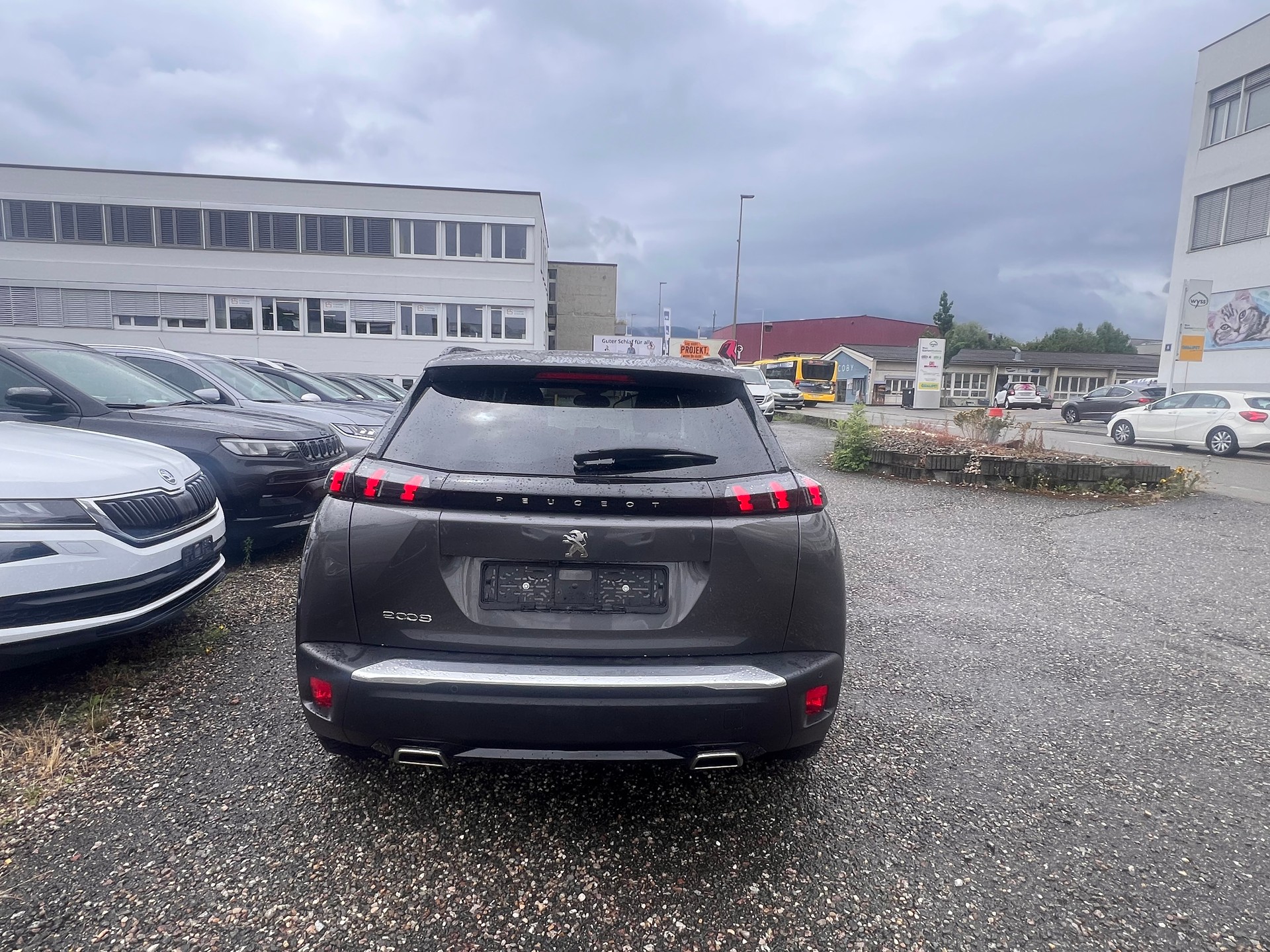 PEUGEOT 2008 1.2 PureTech Allure EAT8-showroom-element-3