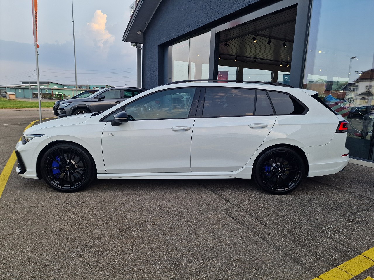 VW Golf Variant 2.0 TSI R DSG 4 Motion-showroom-element-2