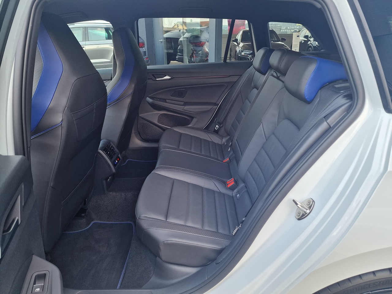 VW Golf Variant 2.0 TSI R DSG 4 Motion-image-11
