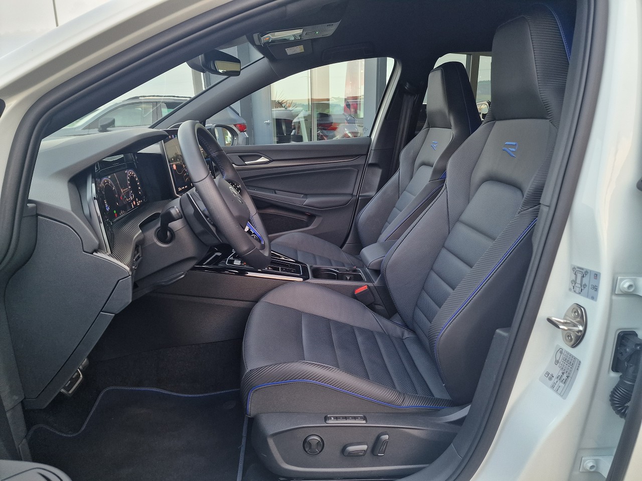 VW Golf Variant 2.0 TSI R DSG 4 Motion-image-9