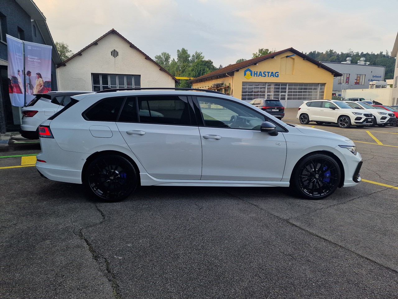 VW Golf Variant 2.0 TSI R DSG 4 Motion-image-6