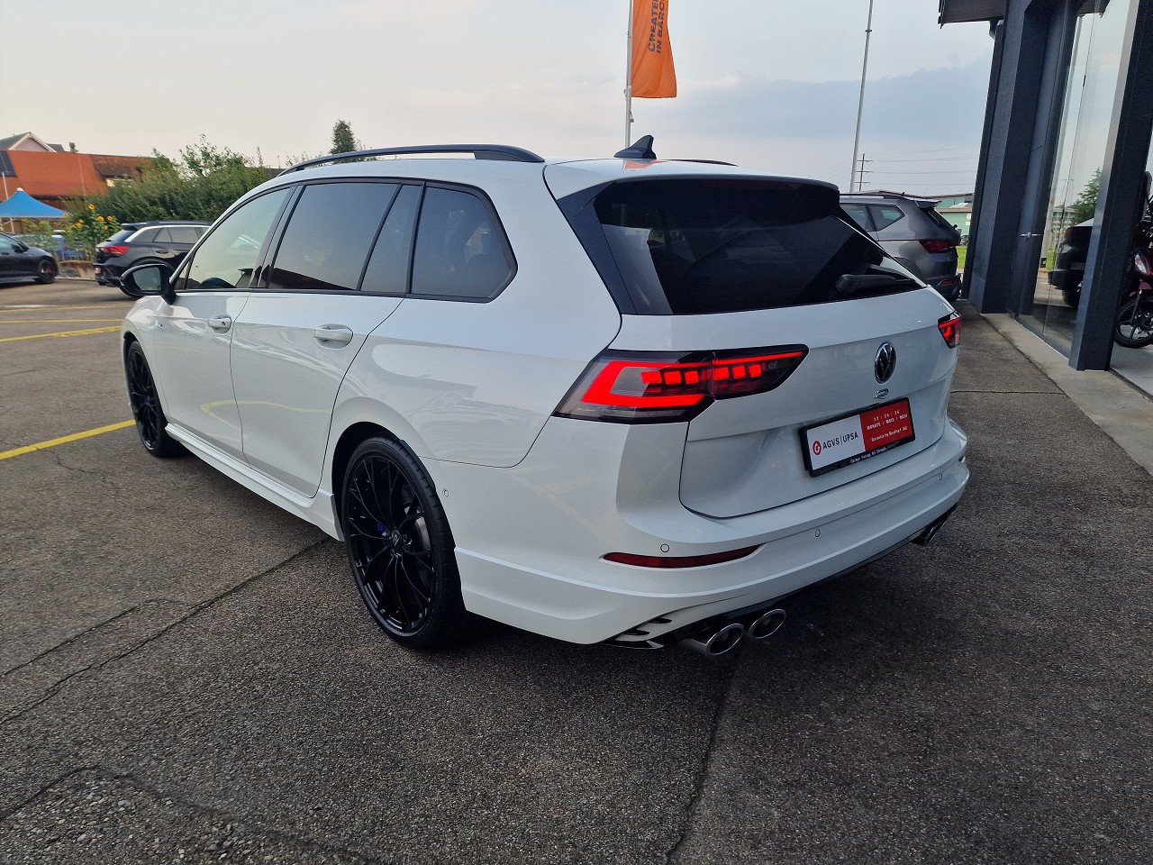 VW Golf Variant 2.0 TSI R DSG 4 Motion-showroom-element-3
