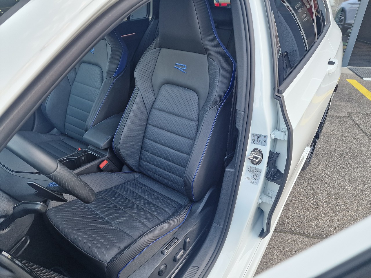 VW Golf Variant 2.0 TSI R DSG 4 Motion-image-10