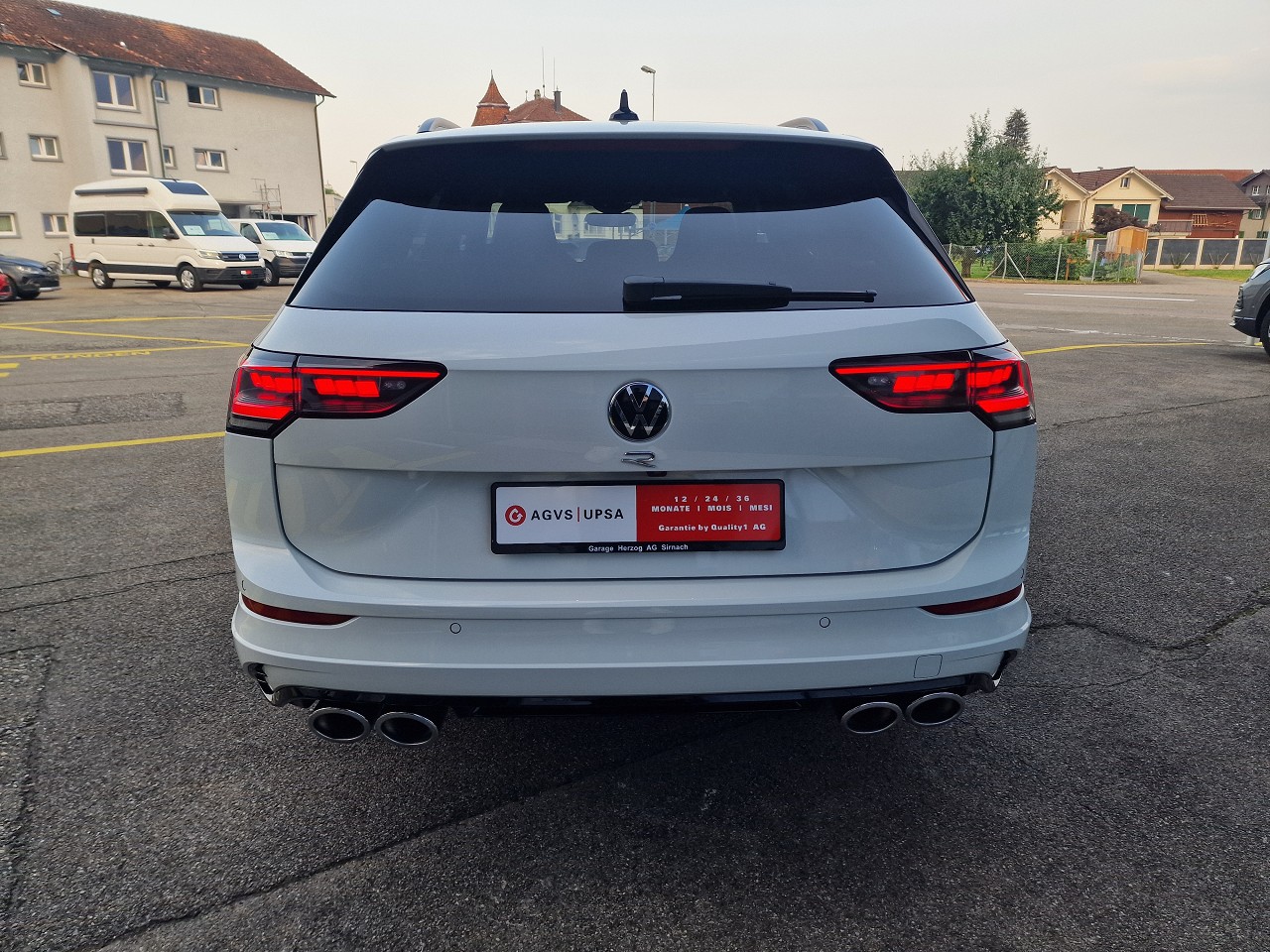 VW Golf Variant 2.0 TSI R DSG 4 Motion-image-4