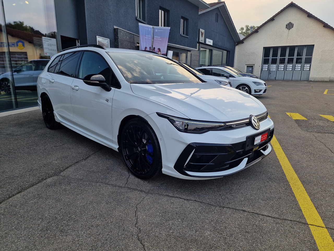 VW Golf Variant 2.0 TSI R DSG 4 Motion-image-7