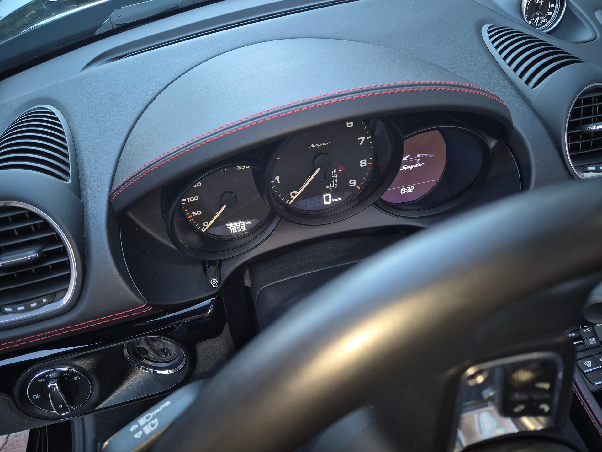 PORSCHE 718 Boxster Spyder PDK-image-5