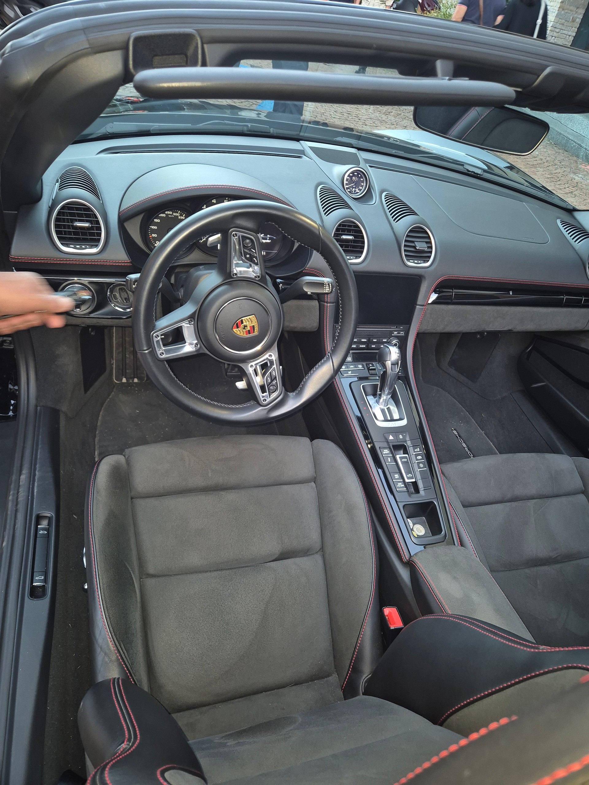 PORSCHE 718 Boxster Spyder PDK-image-4