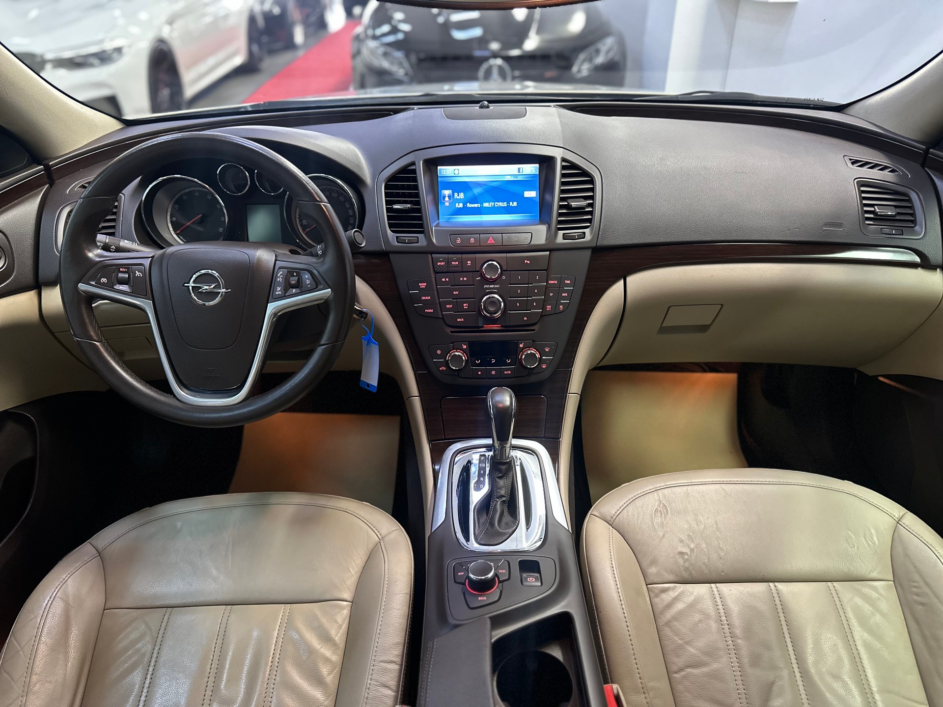 OPEL Insignia 2.0 Turbo Sport 4WD Automatic-image-17